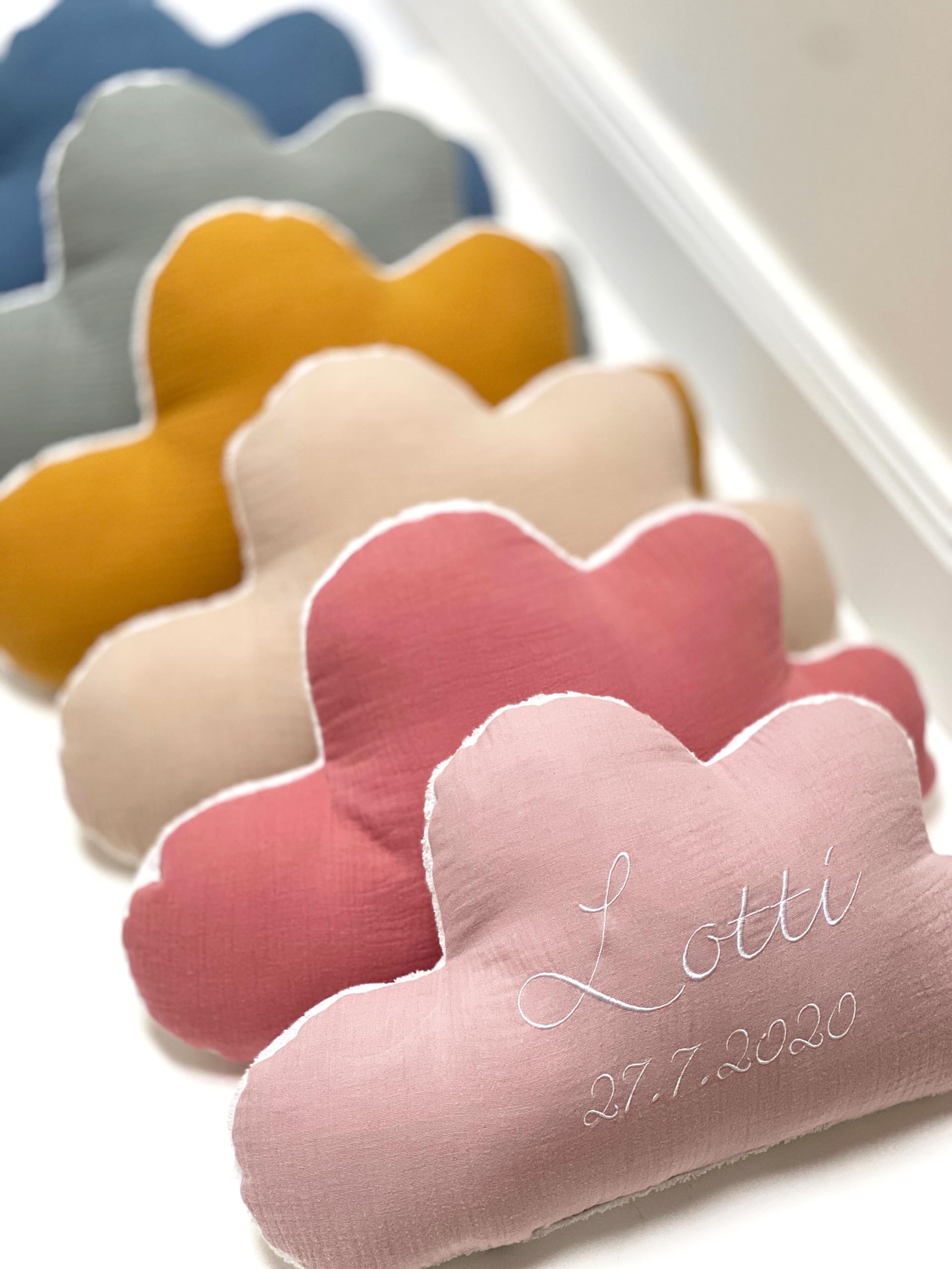 Blausberg Baby - Wolken-Kissen personalisiert, Baby Geschenk mit Name und Geburtsdatum zur Geburt, Taufe - Musselin Lila - alle Materialien Oeko-TEX Standard 100 Zertifiziert