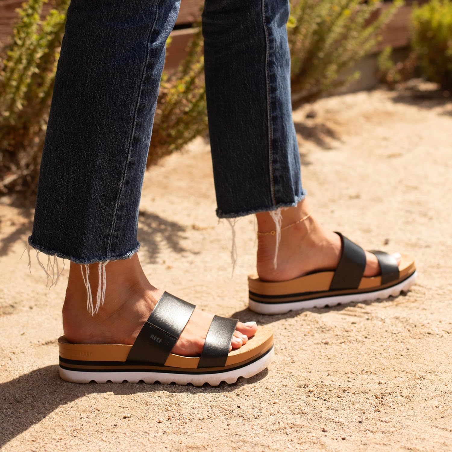 Reef Women's Cushion Vista Hi Platform Sandal - Image 3