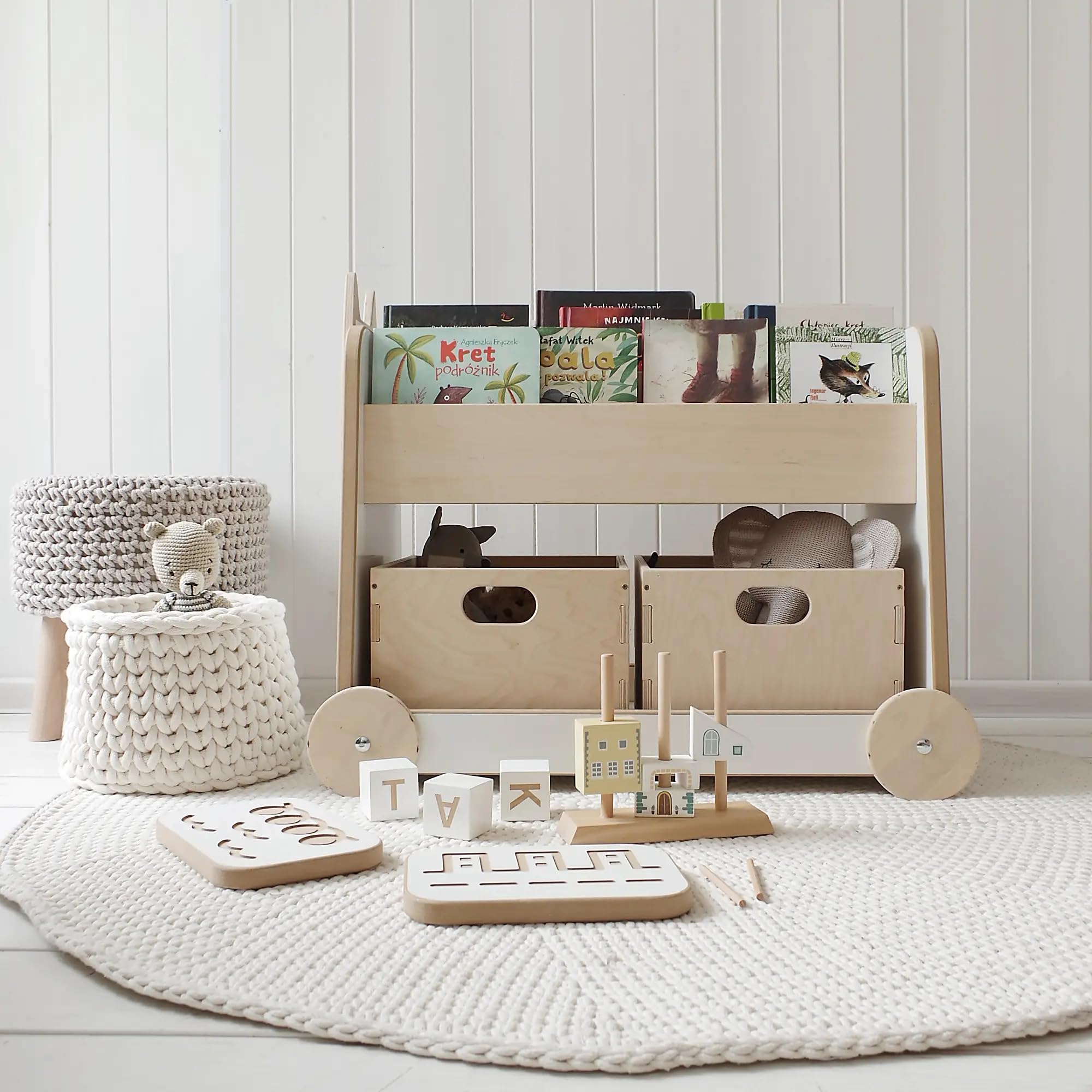 Babywood Holzbuchregal auf Rädern | sicheres Buchregal für Kinder | Kinderregal mit 2 Spielzeugkisten | Montessori-Buchregal | Lagerbuchregal | Bücherregal mit Zwei Holzspielzeugkisten