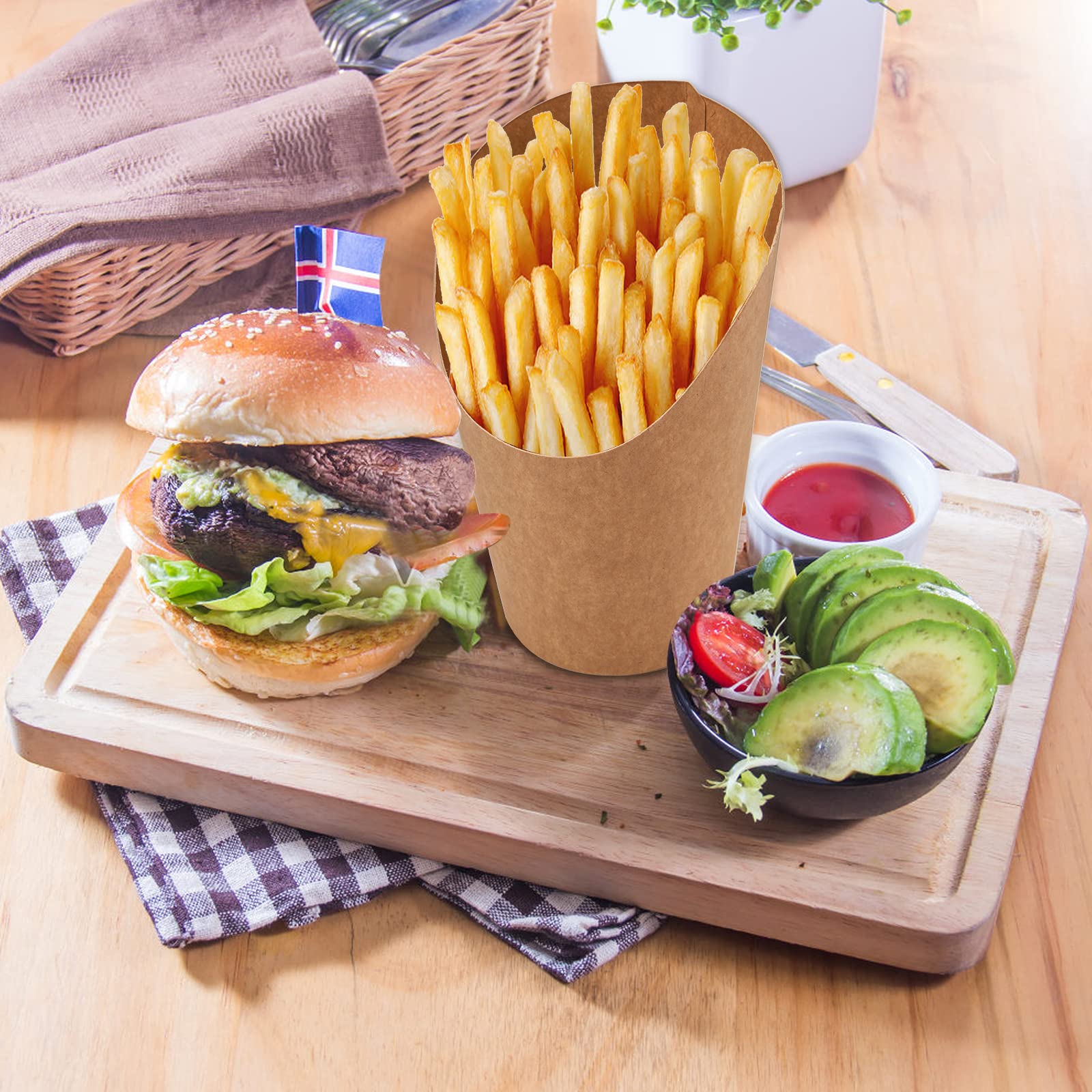 Le tazze usa e getta per patatine fritte Kraft per uso alimentare portano via la