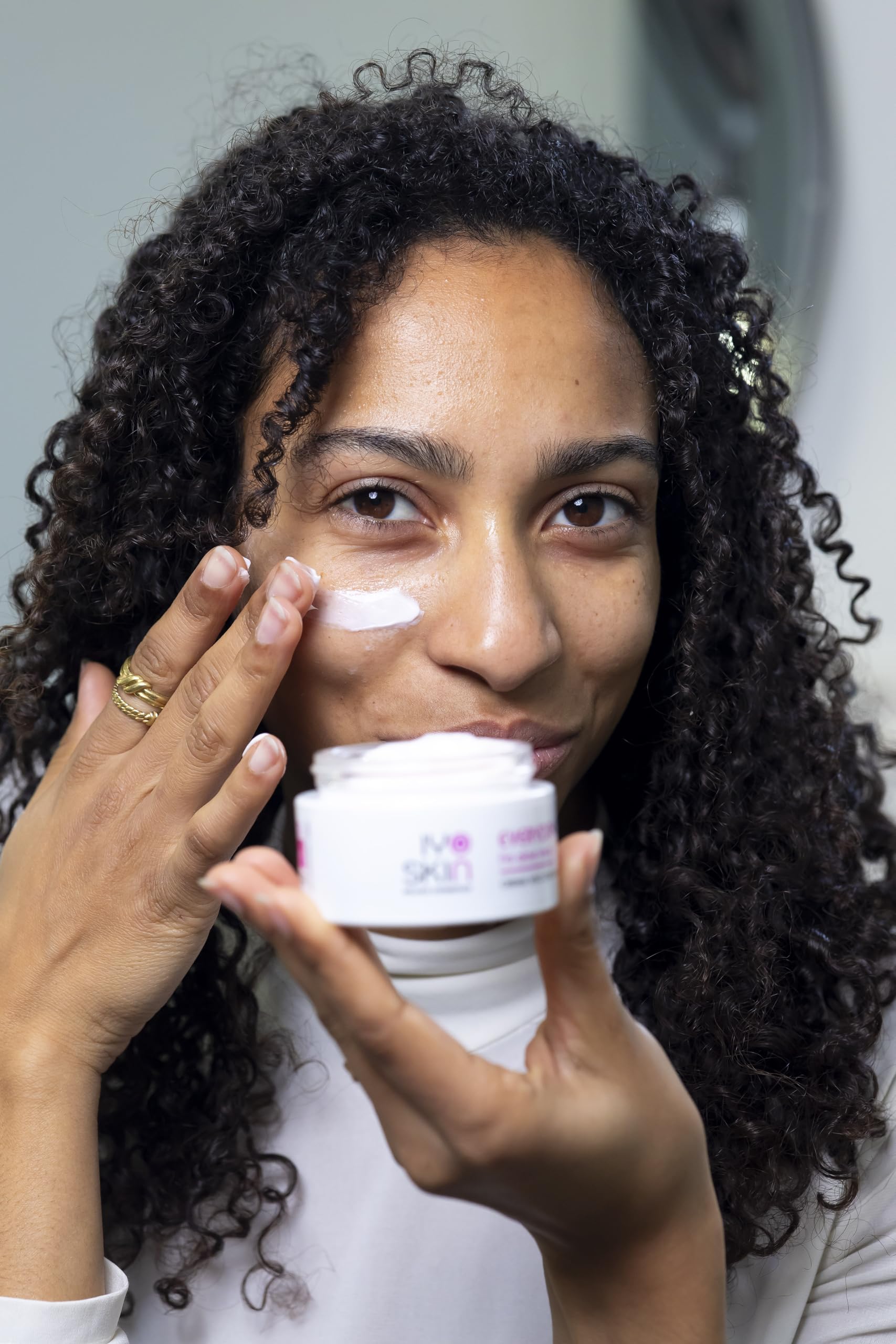 Everyday Crema Viso Idratante 24h con Olio di Vinaccioli, Vitamina E e Aloe Vera, Nutriente Base Trucco per Pelle Acneica