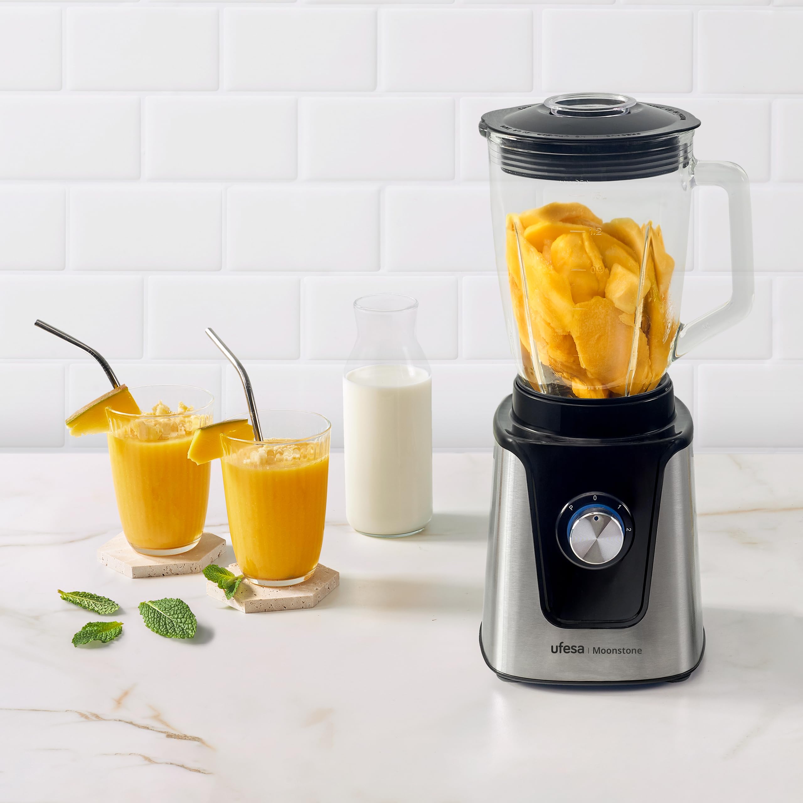 Ufesa Moonstone Blender 1500 W, szklany dzbanek 1,5 l, regulator prędkości z oświetleniem LED, kruszarka do kostek lodu, 6 wyjmowanych noży tytanowych, 2 stopnie prędkości + Turbo