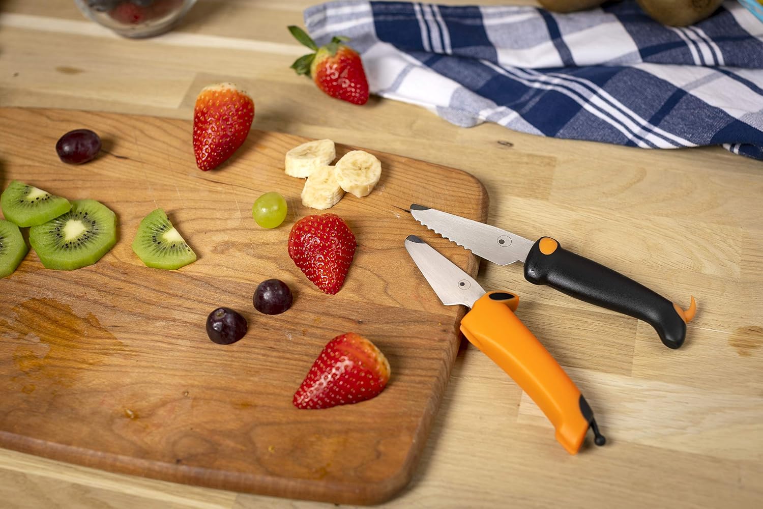Kuhn Rikon Kinderkitchen Dog Knife Straight Blade, sharp enough to cut food but not small fingers, Orange