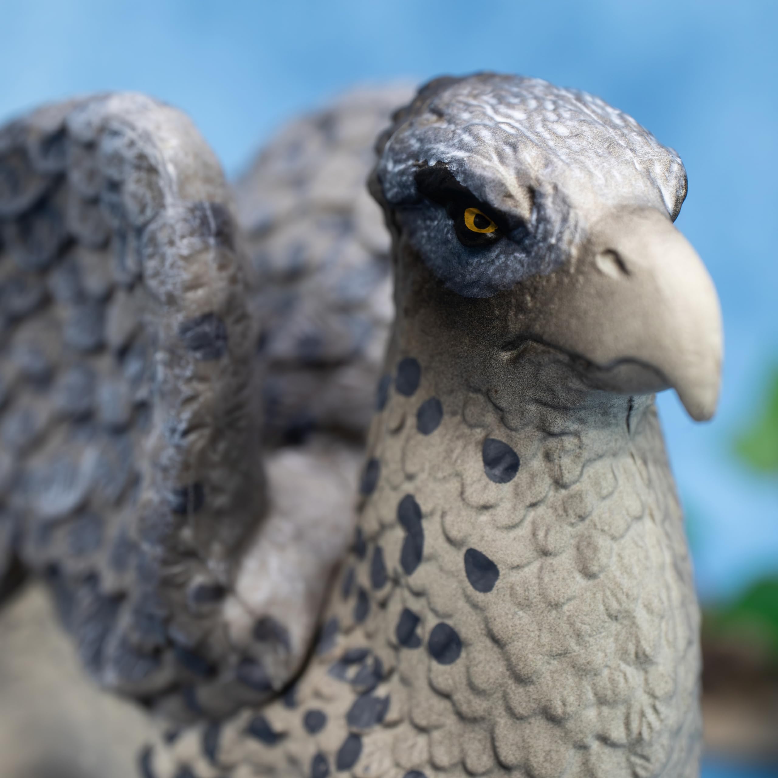 The Noble Collection - Magiczne stworzenia Buckbeak - Ręcznie malowane magiczne stworzenie #6 - Oficjalnie licencjonowane figurki kolekcjonerskie 18,5 cm Harry Potter Toys - dla dzieci i dorosłych