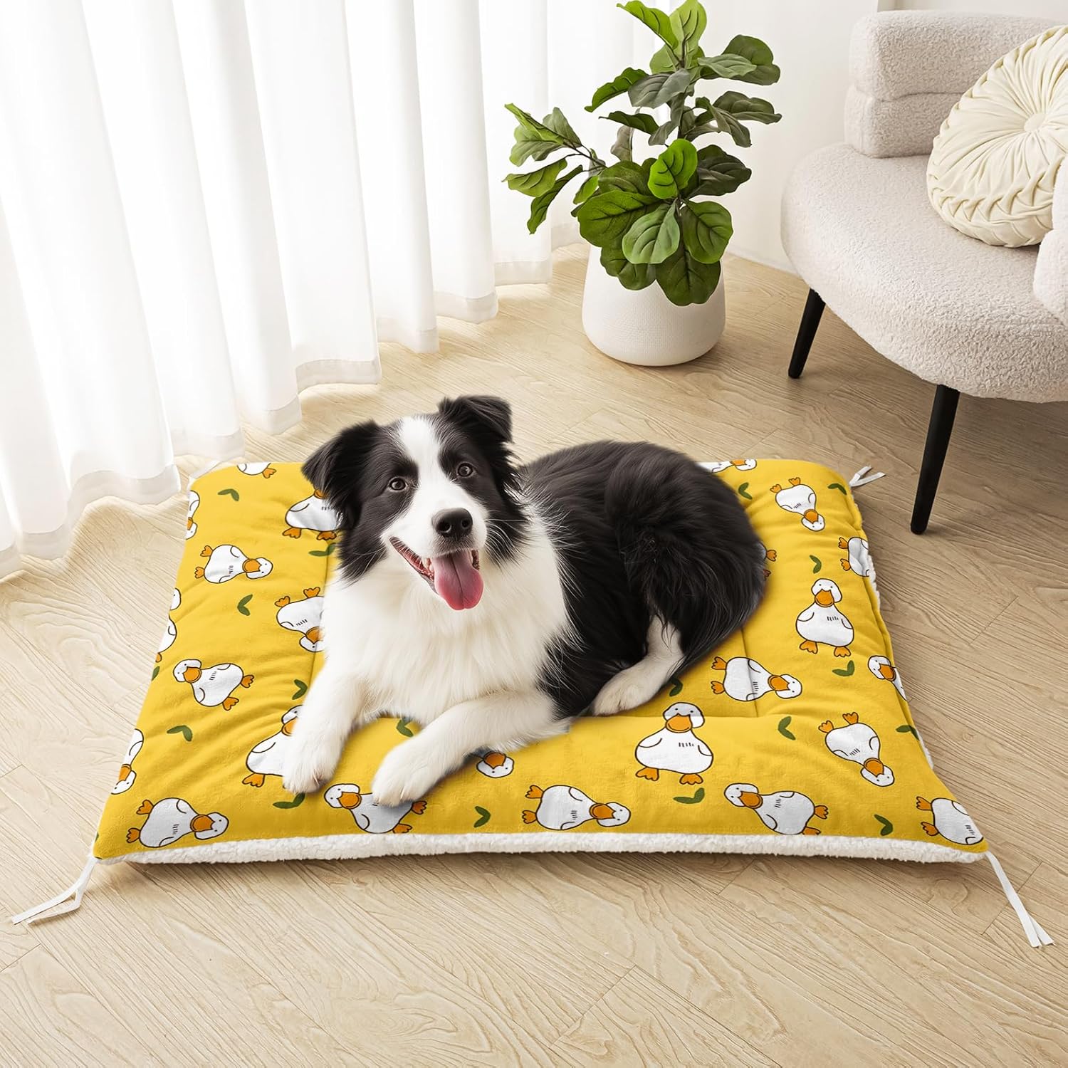 Dog Crate Pad, Yellow Dogs Cozy Sleeping Mat, Rectangle Duck Print Dog Bed, Machine Washable Kennel Mat for Medium Large Dogs, Cute Puppy Pet Bed, Warm Sleeping Pet Pad for Crate Kennel