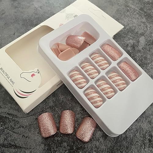Miniatura 6 de Uñas postizas cortas a presión de Navidad, uñas acrílicas cuadradas, color rosa nude, uñas postizas a rayas con diseño de purpurina, uñas adhesivas