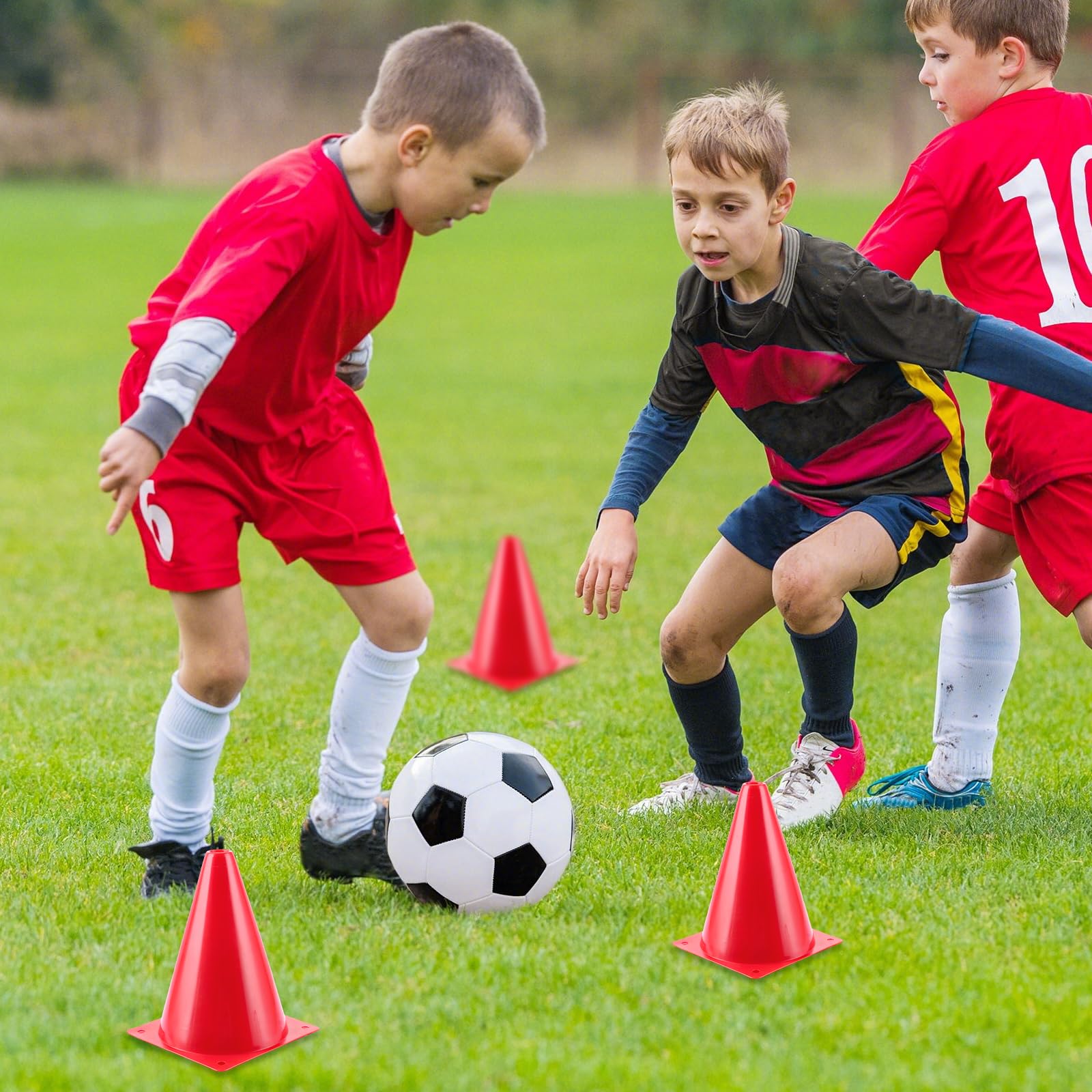 AKOLAFE 30 Pièces Plots Sport Rouges 17 x 13 cm avec Sac Filet, Cônes de Marquage pour Entraînement Football, Agilité, Jeux, Intérieur, Extérieur et Club
