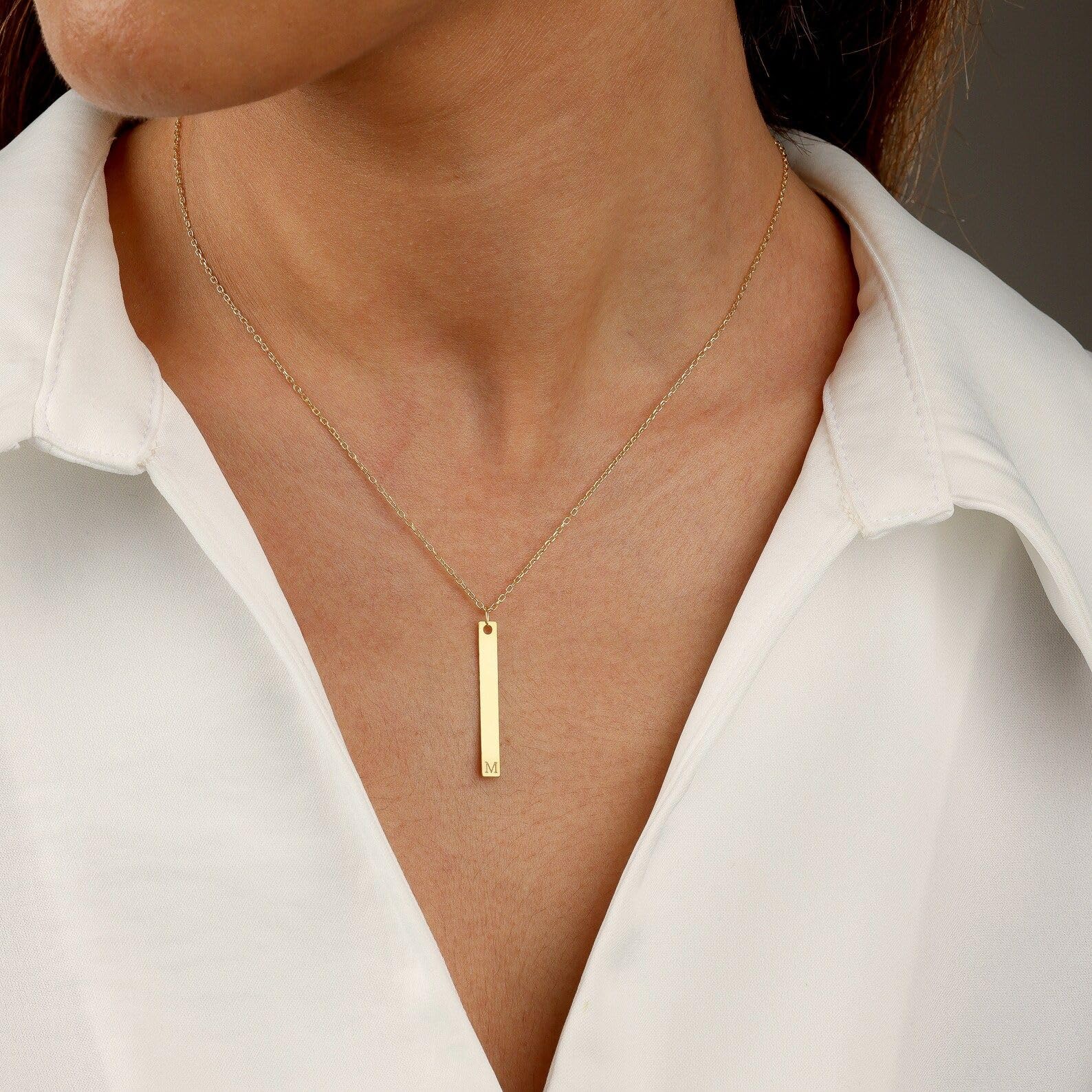 Vertical nombre colgante, barra mini plata a medida elegante para mamá Navidad