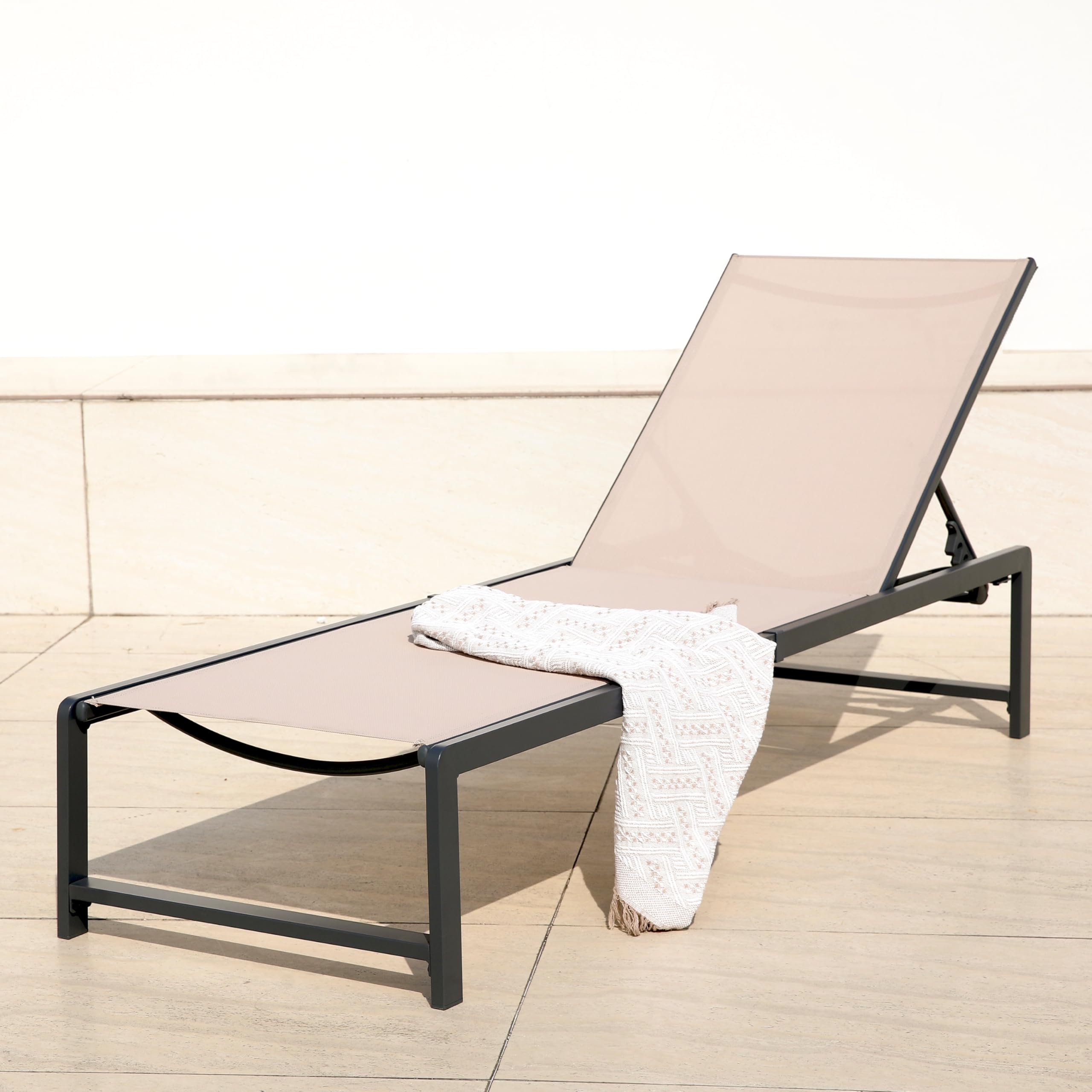 AXI Zane Gartenliege in Grau/Braun | Sonnenliege aus Stahl mit Verstellbarer Rücklehne - 5 Positionen | Sonnenbett/Liege für Draußen/Garten