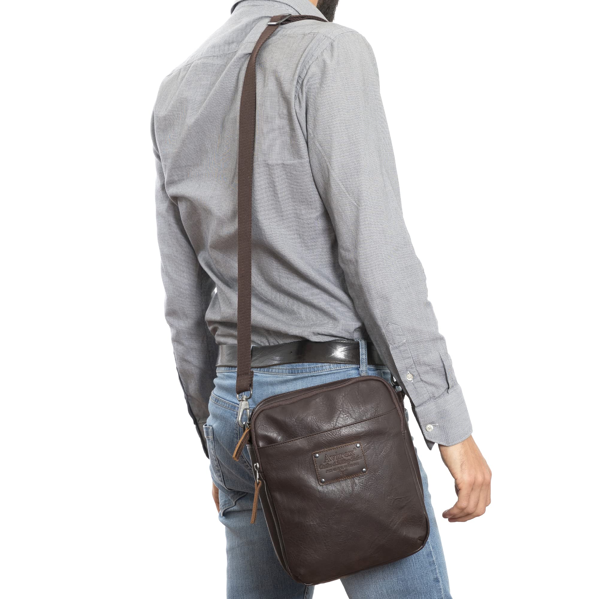 Avirex Borsello Uomo a Tracolla in Eco Pelle, Borsa a Tracolla Uomo Impermeabile con Tasche a Zip in Stile Militare, Collezione Buffalo BFL03
