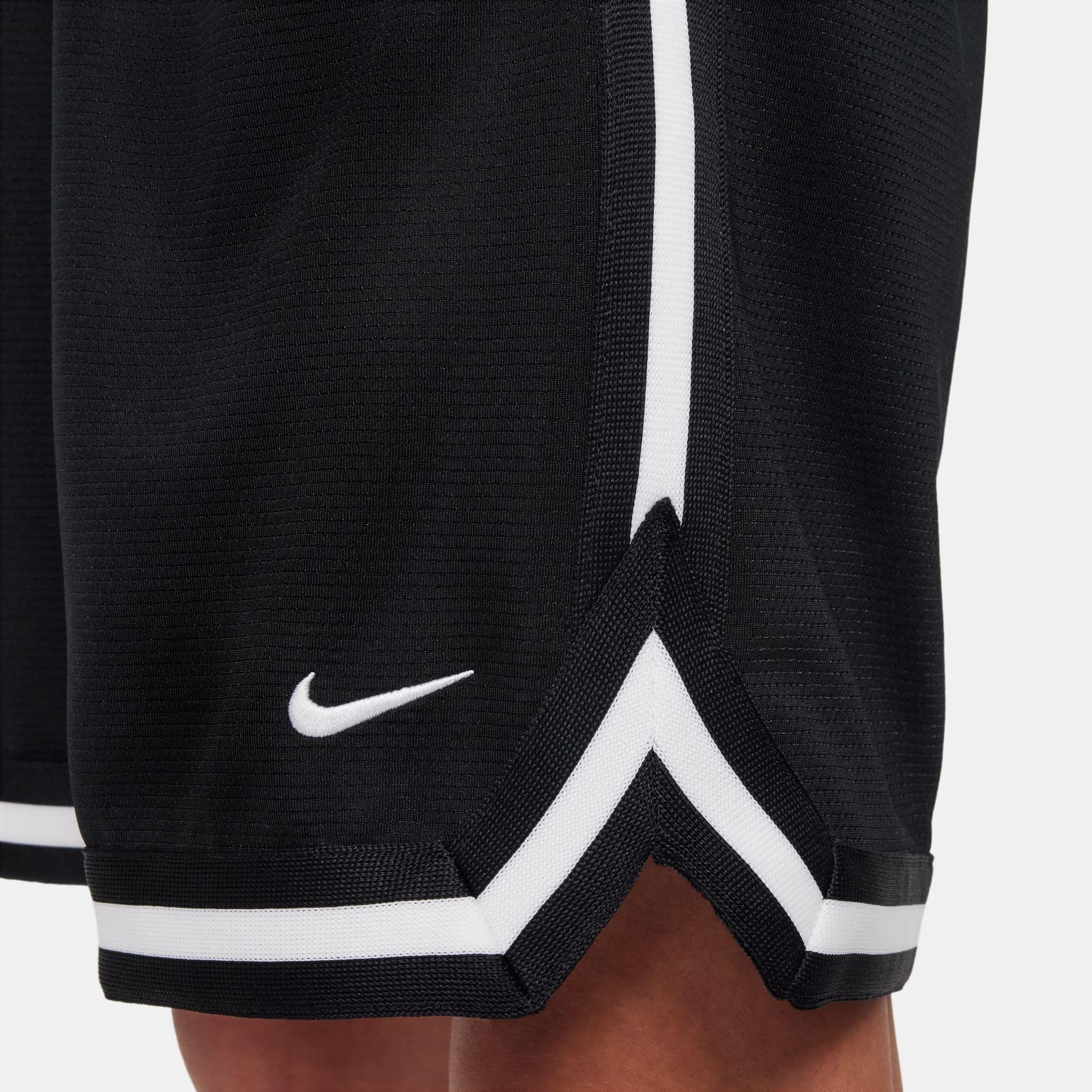 Nike Dri-Fit DNA FJ6802-010 Short de Basketball pour Enfants Plus âgés (garçons) Noir/Blanc Taille S