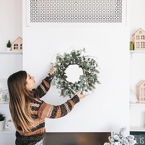 Miniatura 5 de YNYLCHMX Corona de invierno de 18 pulgadas para puerta delantera, corona de puerta artificial con hojas de eucalipto con bayas, corona de puerta