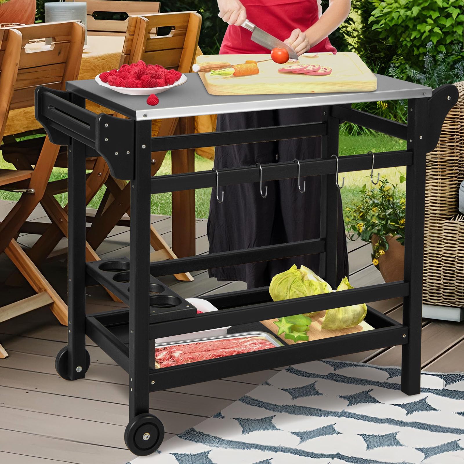 GYMAX Carro de Parrilla Móvil para Exteriores, Mesa de Trabajo de HDPE con Tablero de Acero Inoxidable, Estante, Estante para Vinos, Ganchos, Mesa Portátil para Parrilla para Barbacoa con Asa y Ruedas