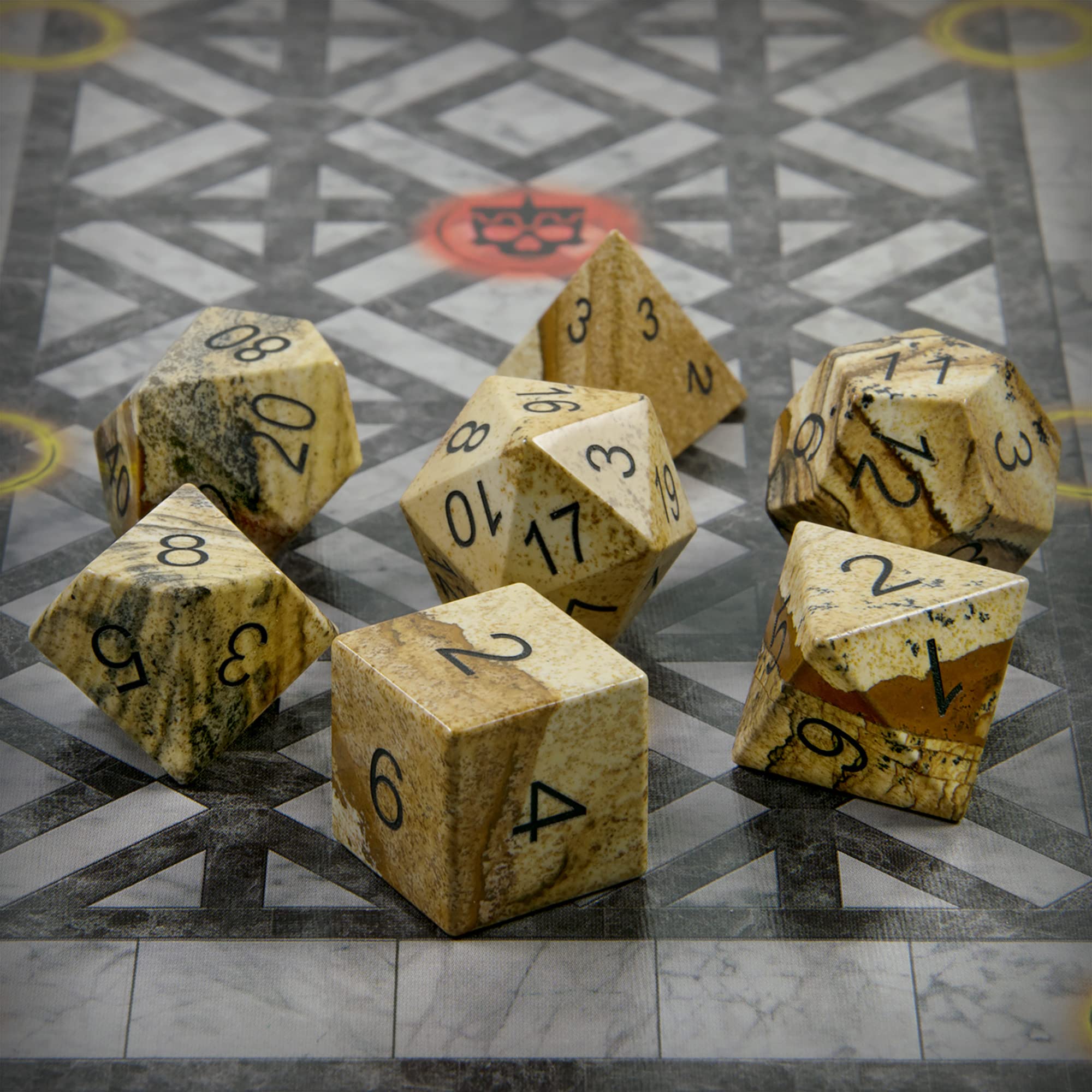 7 polyedrische Stein-Würfel - polierter Naturstein - für Tabletop und Rollenspiele inkl. Aufbewahrungsbox