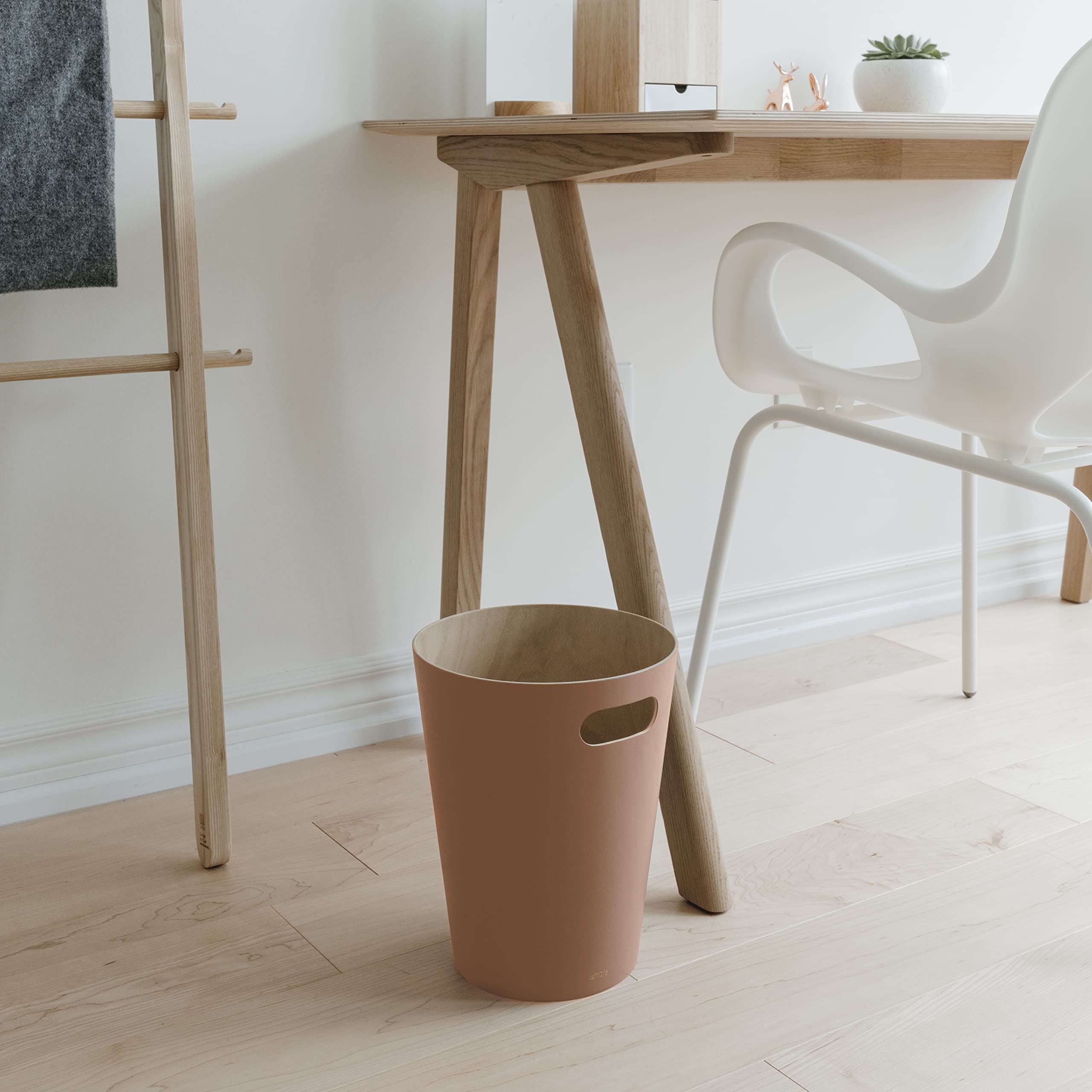 Umbra Woodrow nowoczesny drewniany kosz na śmieci, kosz na śmieci, kosz na śmieci lub kosz do recyklingu do domu lub biura, Sierra
