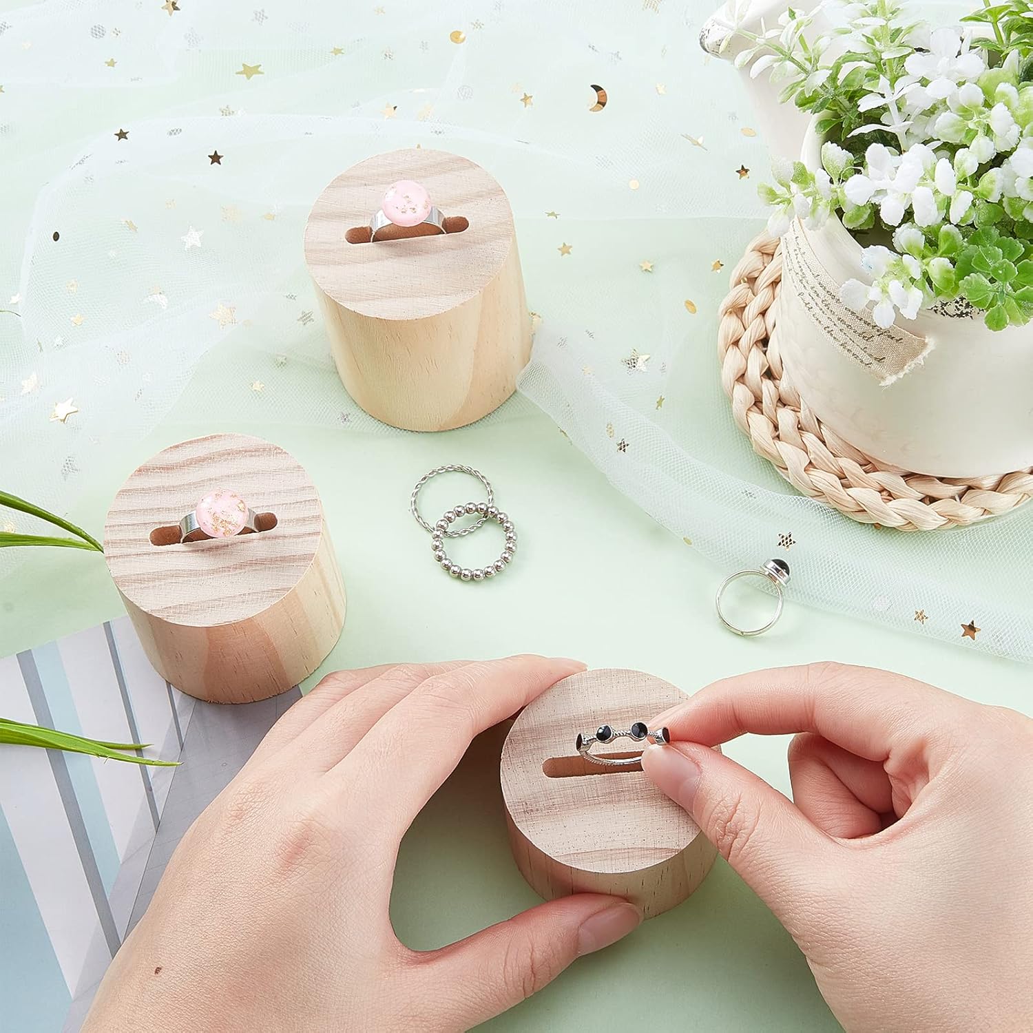 AHANDMAKER 3Pcs Wooden Jewelry Ring Display Holder, Cloumn Ring Display Stand, Natural Wood