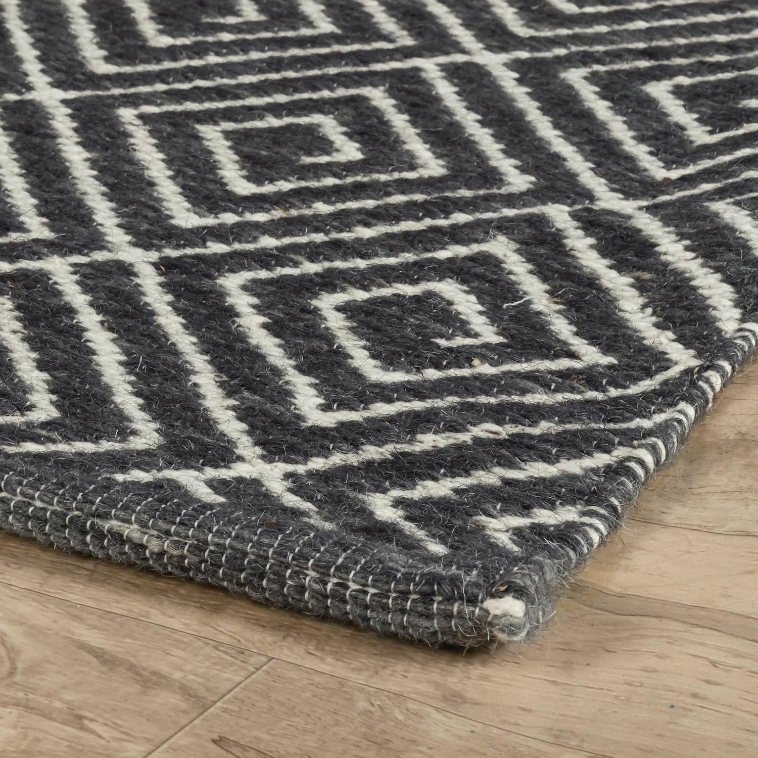Home Conservatory Geo Diamond Grey/Ivory Handwoven Wool 4 X 6 Feet, Black/Ivory Geometric Pattern