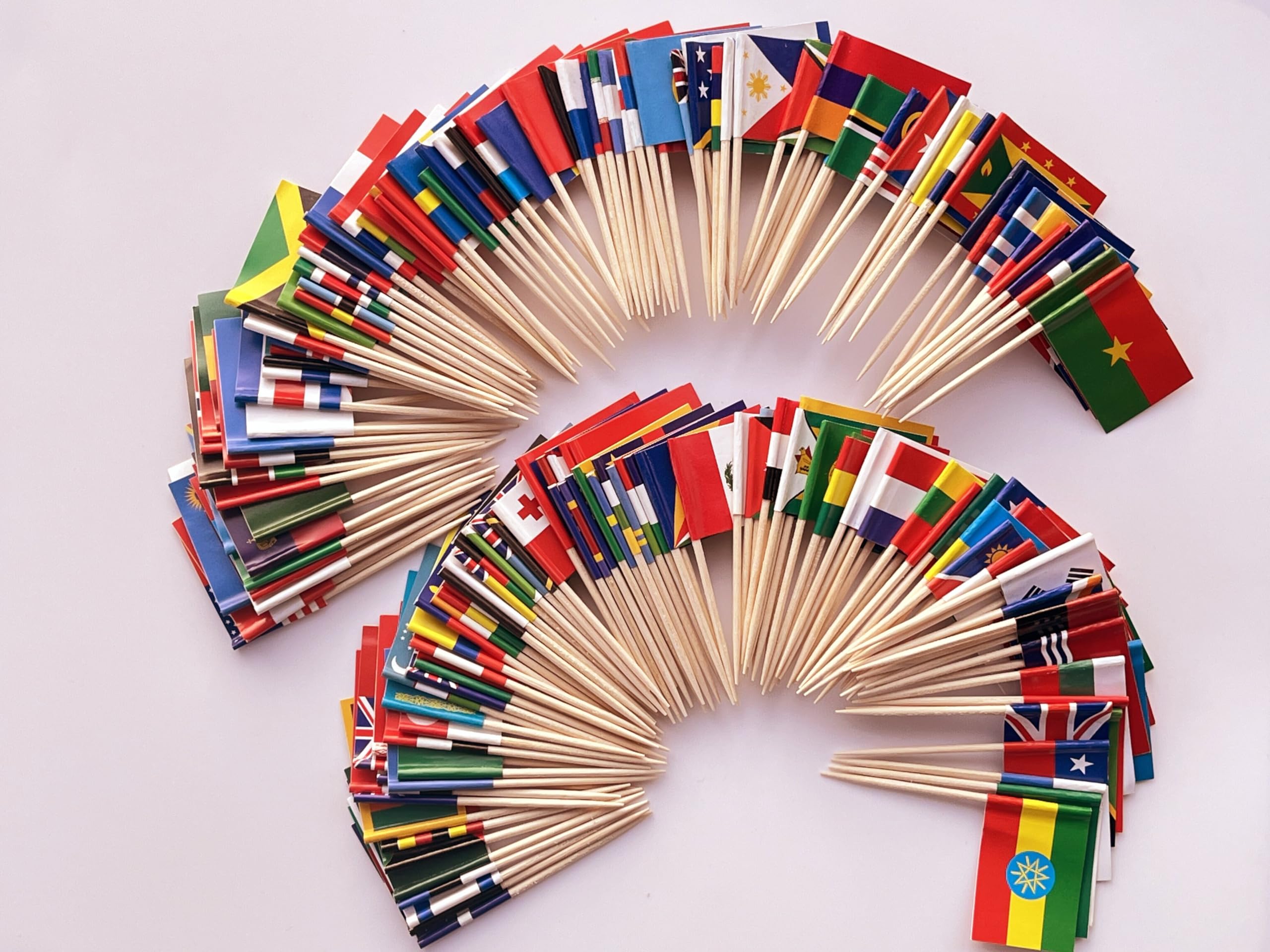 CANTENDO 200Pcs Different 200 Countries Toothpick Flags, Small Mini Country Stick Cupcake Toppers Flags Party Decoration Celebration Cocktail Food Bar
