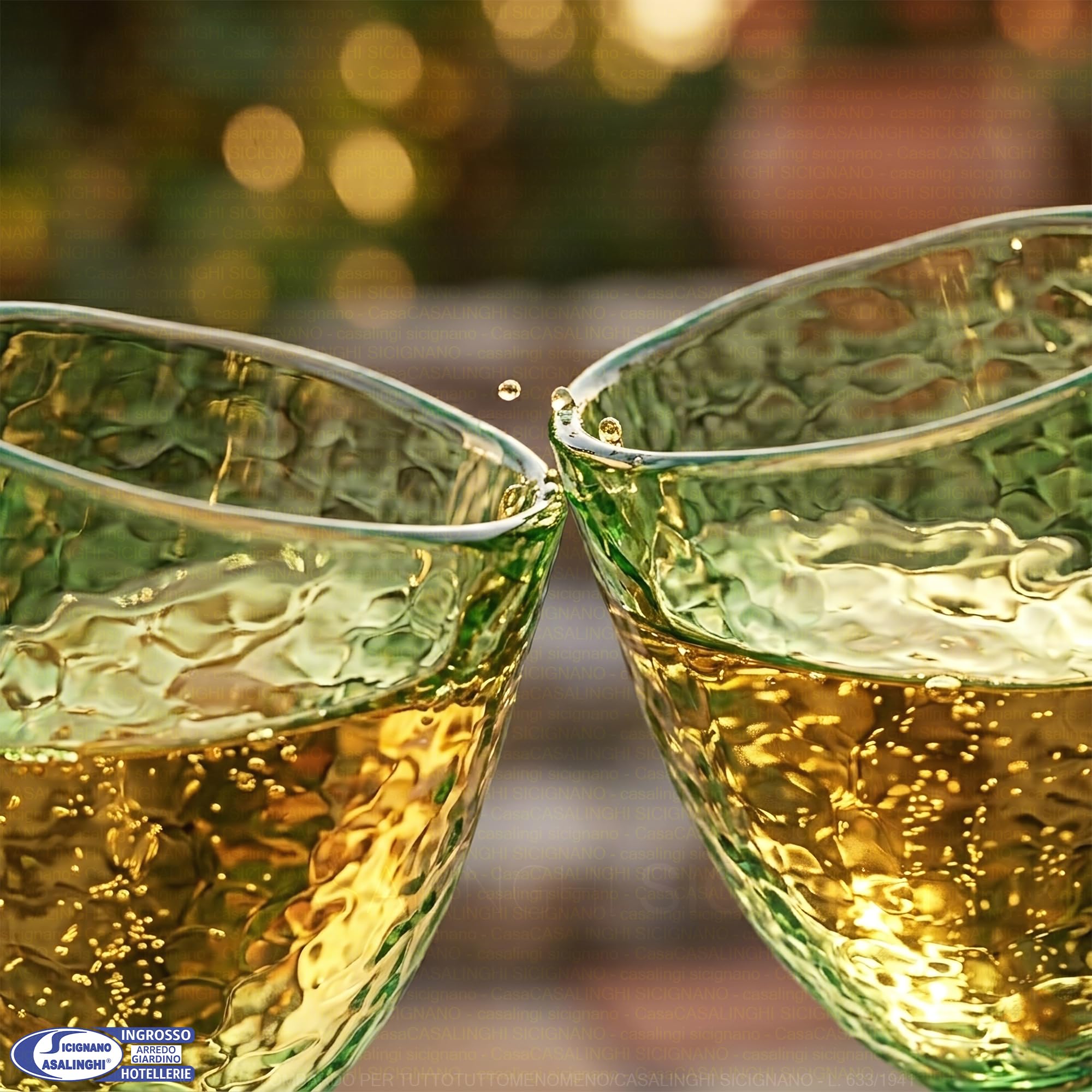 Sicignano Servizio per 6 Persone Caraffa e Calici 430ml in Acrilico Martellato, Set Colore Verde, Vetro Infrangibile