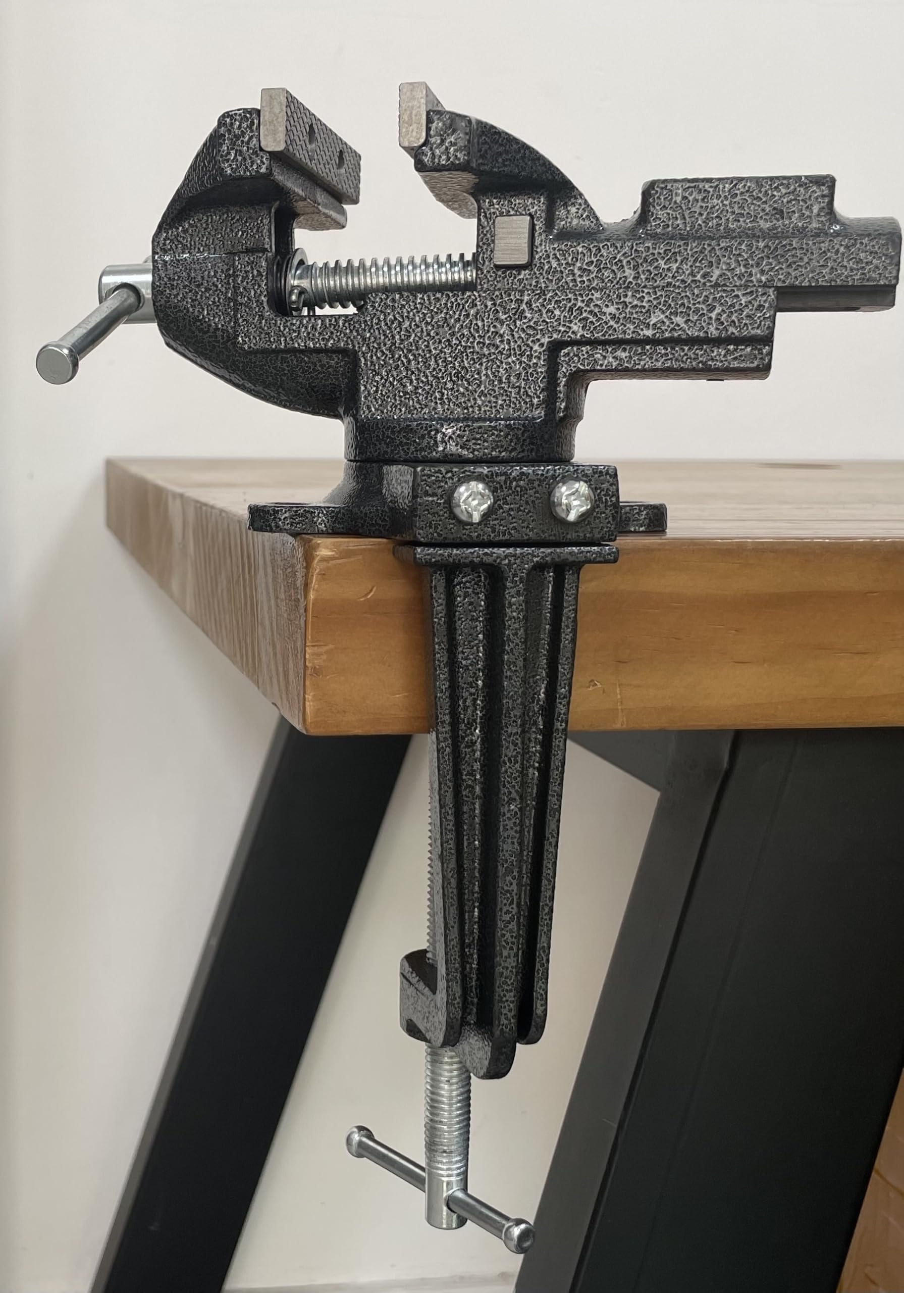 Morsa da banco in ghisa, base girevole a 360°, morsa 2 in 1 a doppio uso, con pulsante di regolazione rapida, per banco da lavoro fai da te (larghezza ganascia 8,4 cm)