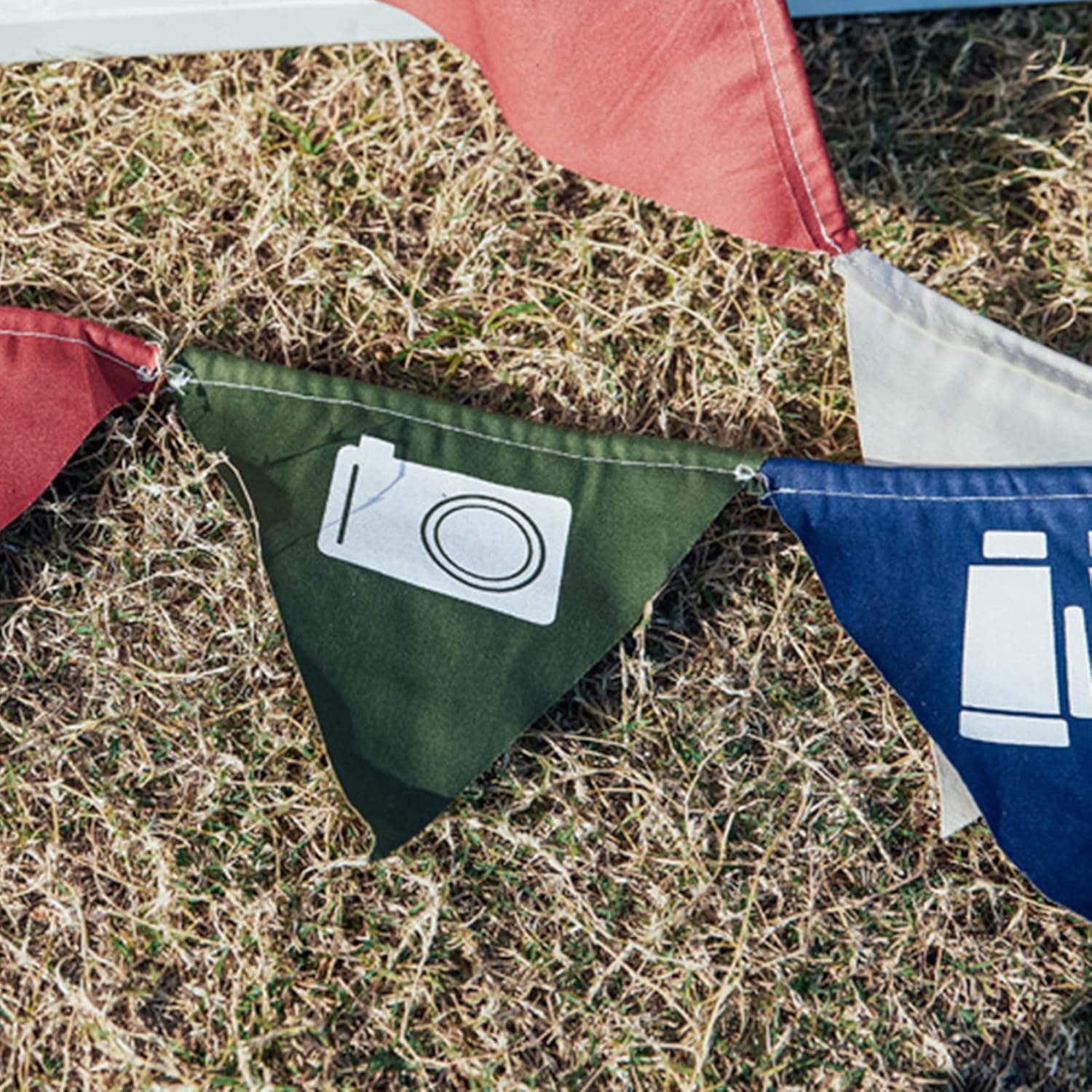 Pennant Banner 16 Flags Decorative String Banner Cotton Triangular Pennant Flags for Camping Tent Decoration