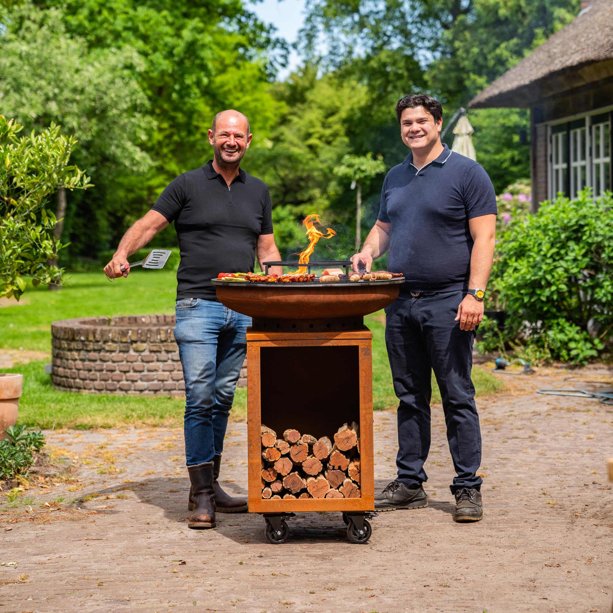 Barbecue Plancha Hermano XXL in acciaio Corten, diametro 80 cm, teglia da 8 mm