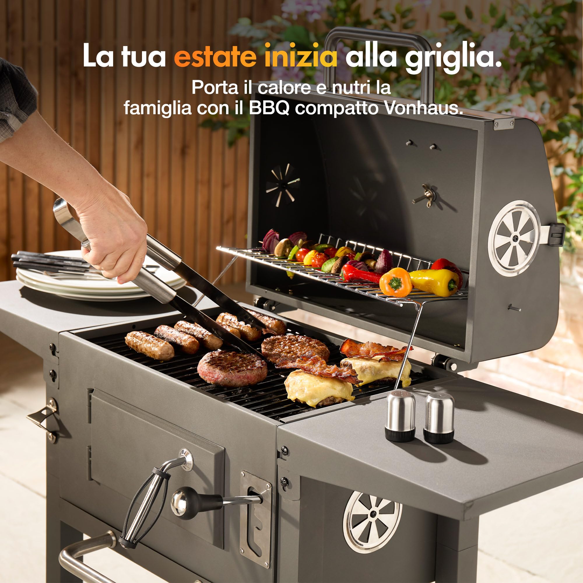 VonHaus Barbecue a Carbone – Barbecue con Griglia Scaldavivande, Altezza Regolabile, Termometro – Portatile, Cassetto Cenere, Ripiano, 2 Tavolini Laterali Pieghevoli, Ruote – Carne, Pesce e Verdure