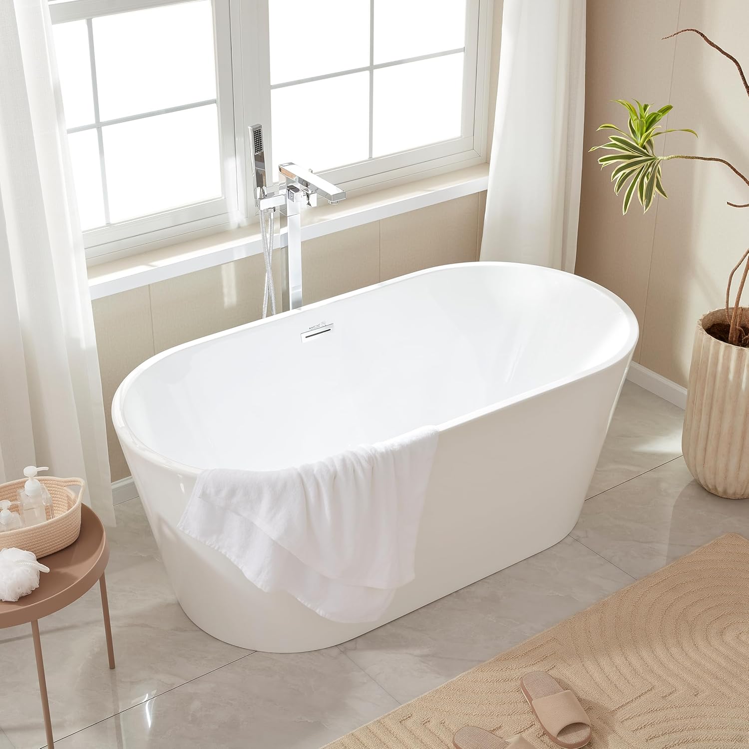 HomeBeyond 67 Inch Free Standing Tub Acrylic Freestanding Bathtub