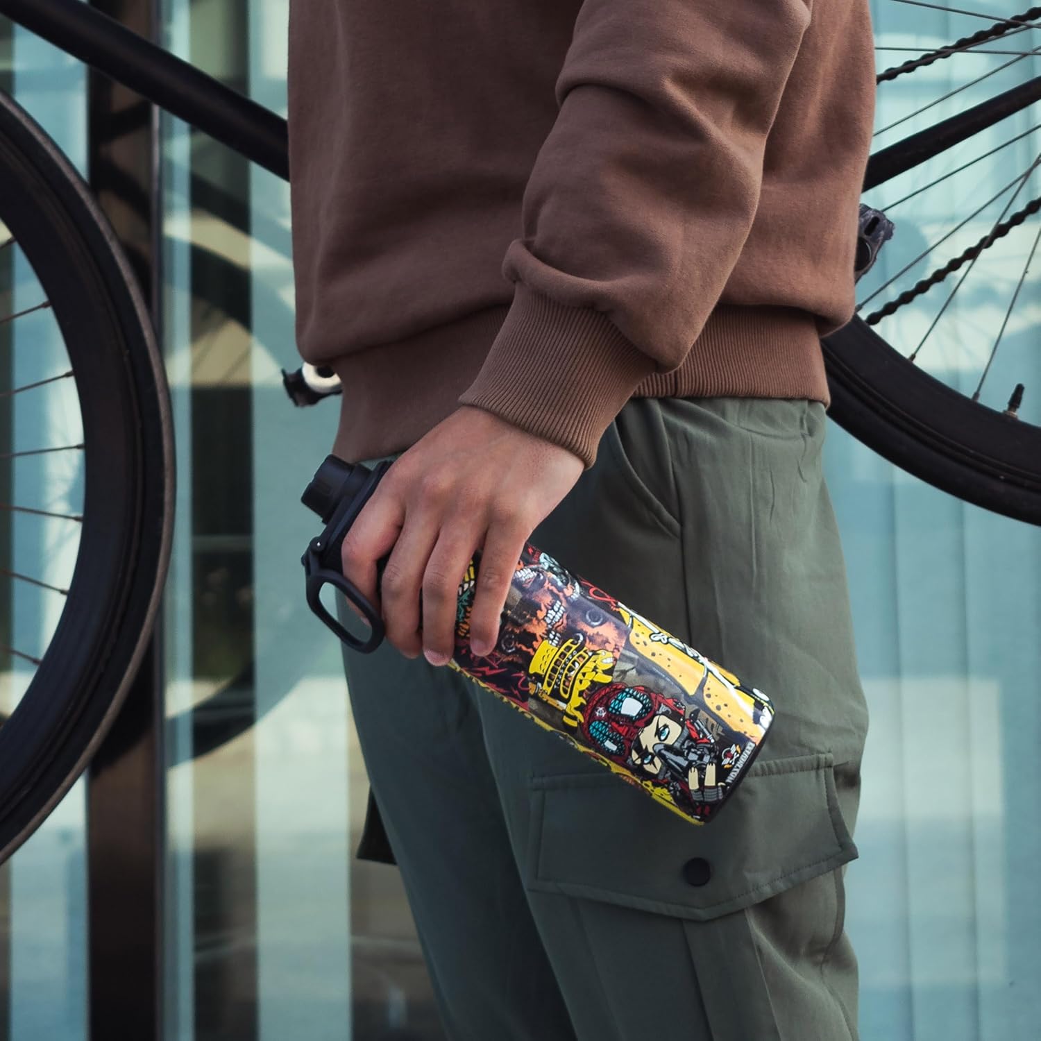 URBANCAN 24 oz Insulated Water Bottle with Straw, Chug & Cap Lids - Drink In Style with Stainless Steel Water Bottles for Sports, Gym & Travel - Premium Double Walled Thermos Flask - The Paster