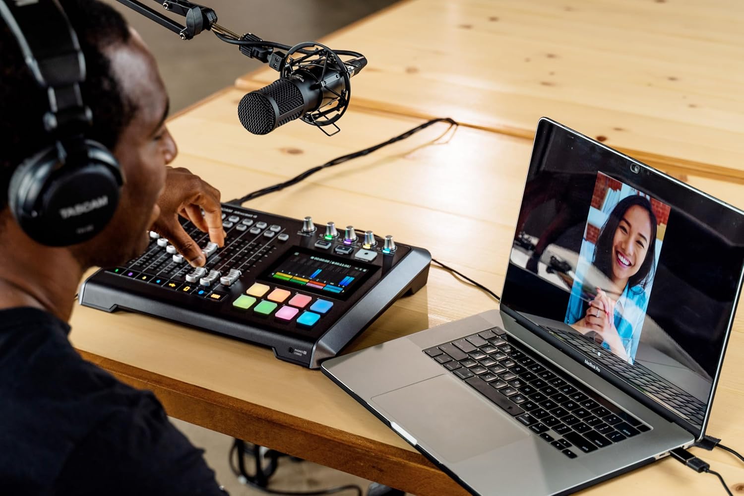 TASCAM Mixcast 4 and Carrying Bag Bundle