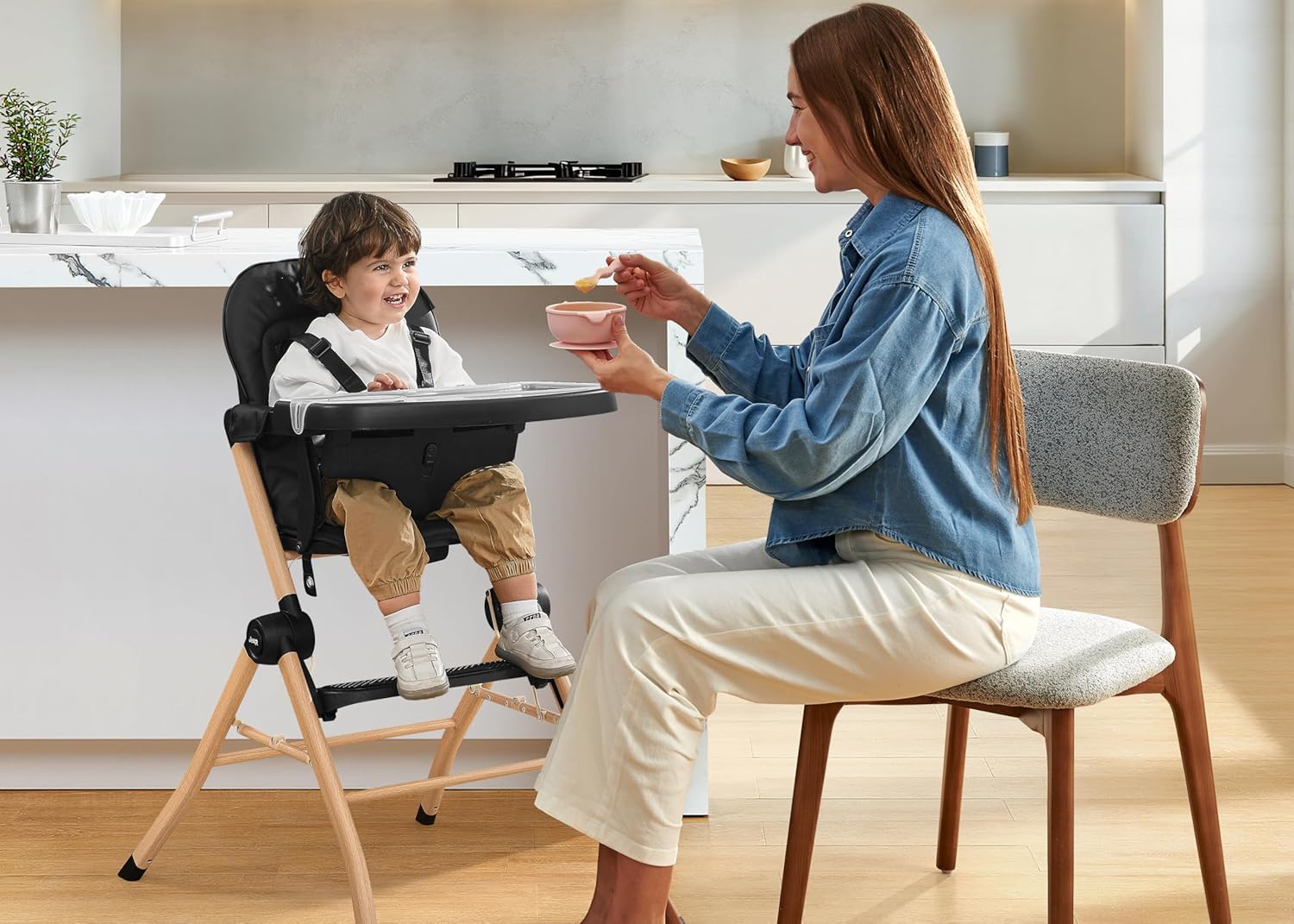 Delta Children - Jeep Dune Compact Travel High Chair - Slim Fold, Adjustable Tray and Footrest, Black