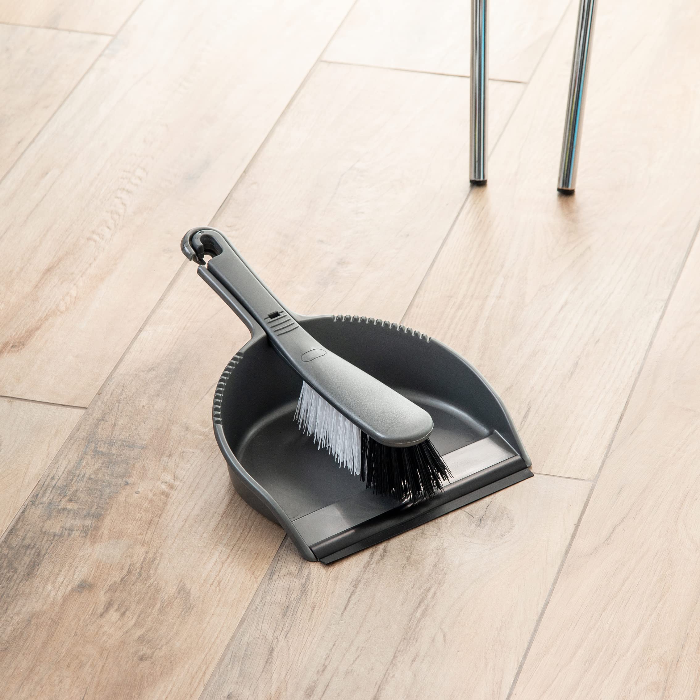 Addis ComfiGrip Set Paletta E Spazzola Morbida – Grafite Metallica, 11x23x35 Cm, Con Impugnatura Comoda