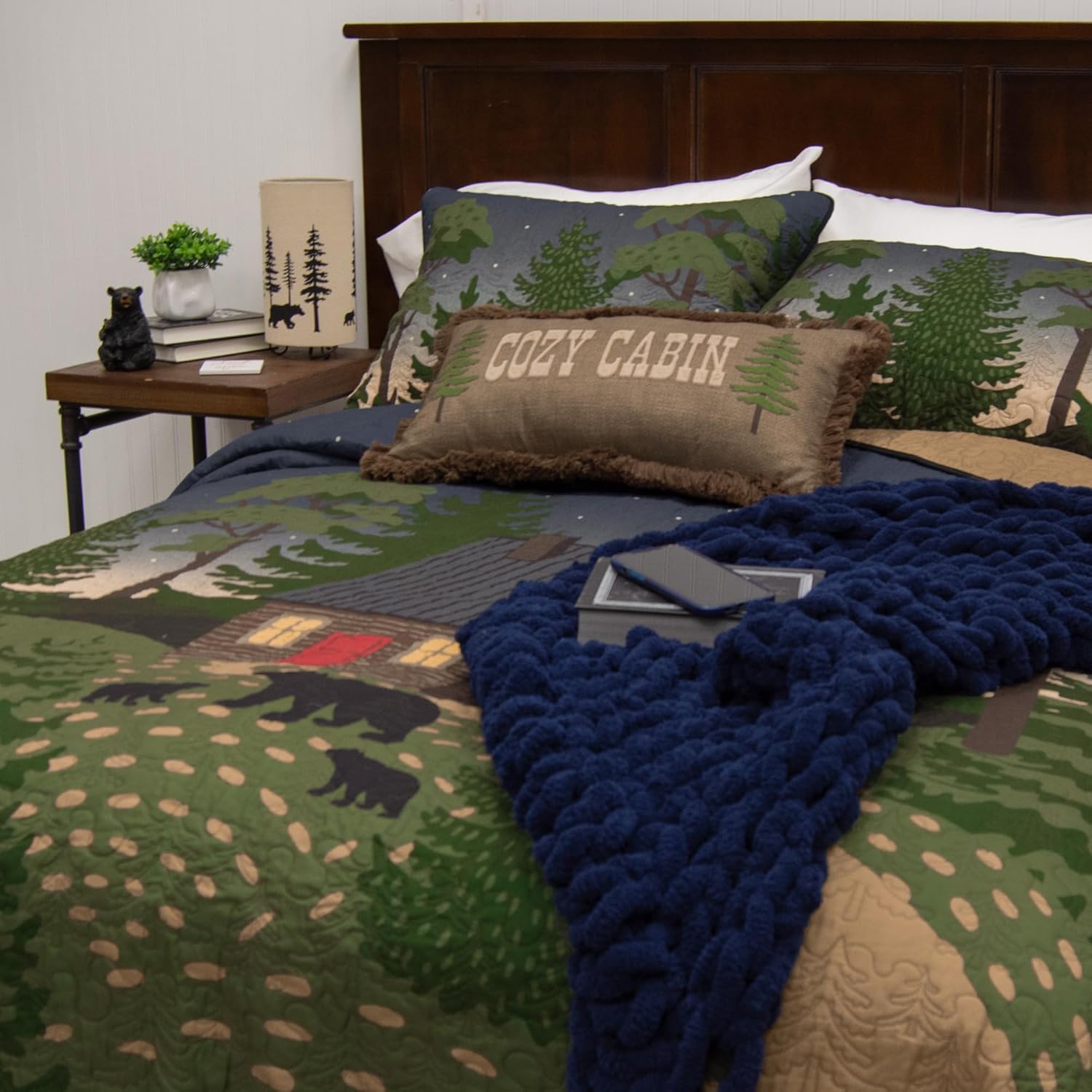 Donna Sharp Queen Bedding Set - 3 Piece - Bear Cottage Lodge Quilt Set with Queen Quilt and Standard Pillow Shams - Machine Washable