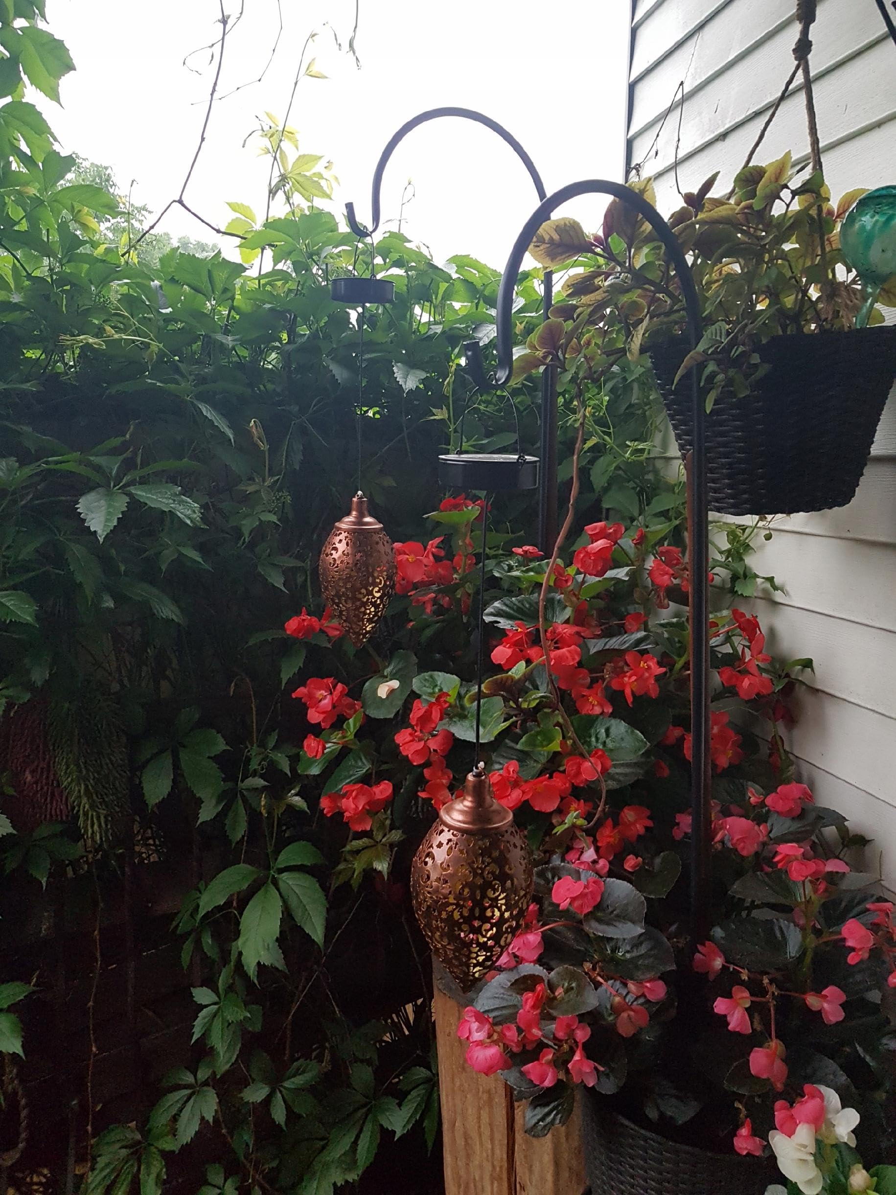 Kapaga - Crochet de berger - Décoration de jardin - Tige de lanterne en métal - Support de lanterne - Noir - Hauteur 120 cm - Élégant bijou de jardin (1)