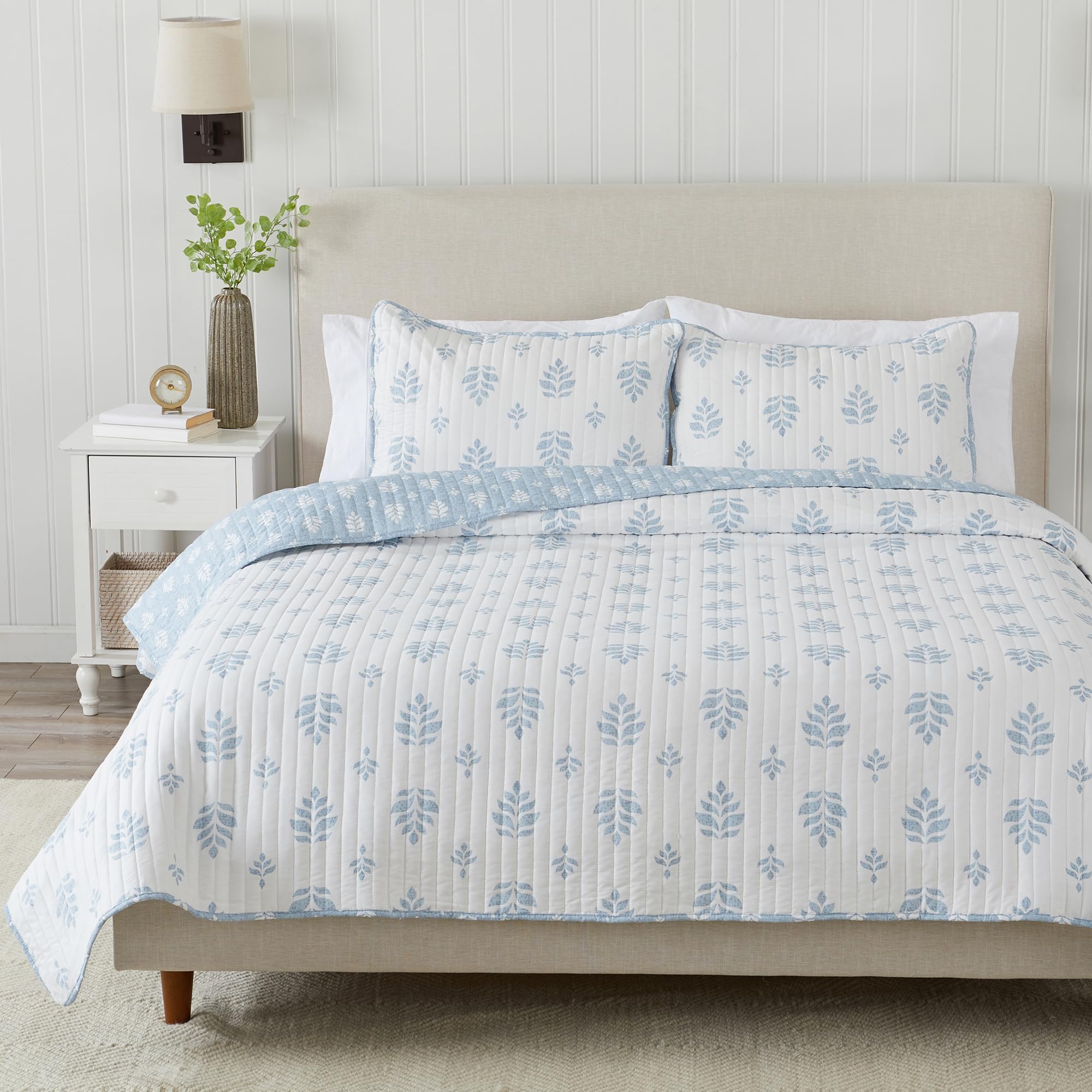 Floral King Quilt Set with Shams, French Floral Bedding Set, All-Season, Lightweight Bedspread. Reversible, Farmhouse Bedding. (King, Colette)