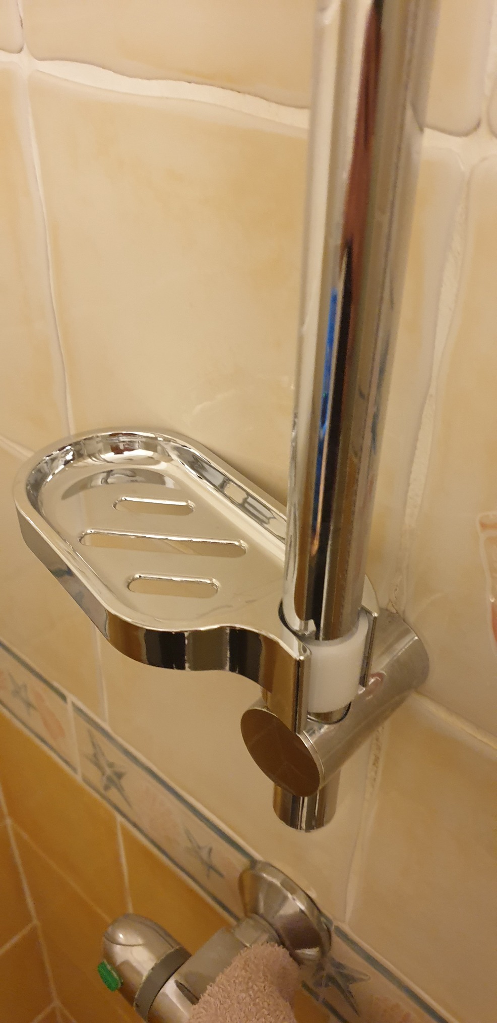 Porte Savon Barre Douche Porte-Savon Douche ABS Chromé - Glissière Réglable Tringle 25mm - Aération Savon - Installation Facile Porte-savon De Douche Porte Savon Barre Douche Porte-Savon Douche ABS Chromé - Glissière Réglable Tringle 25mm - Aération Savon - Installation Facile Porte-savon De Douche