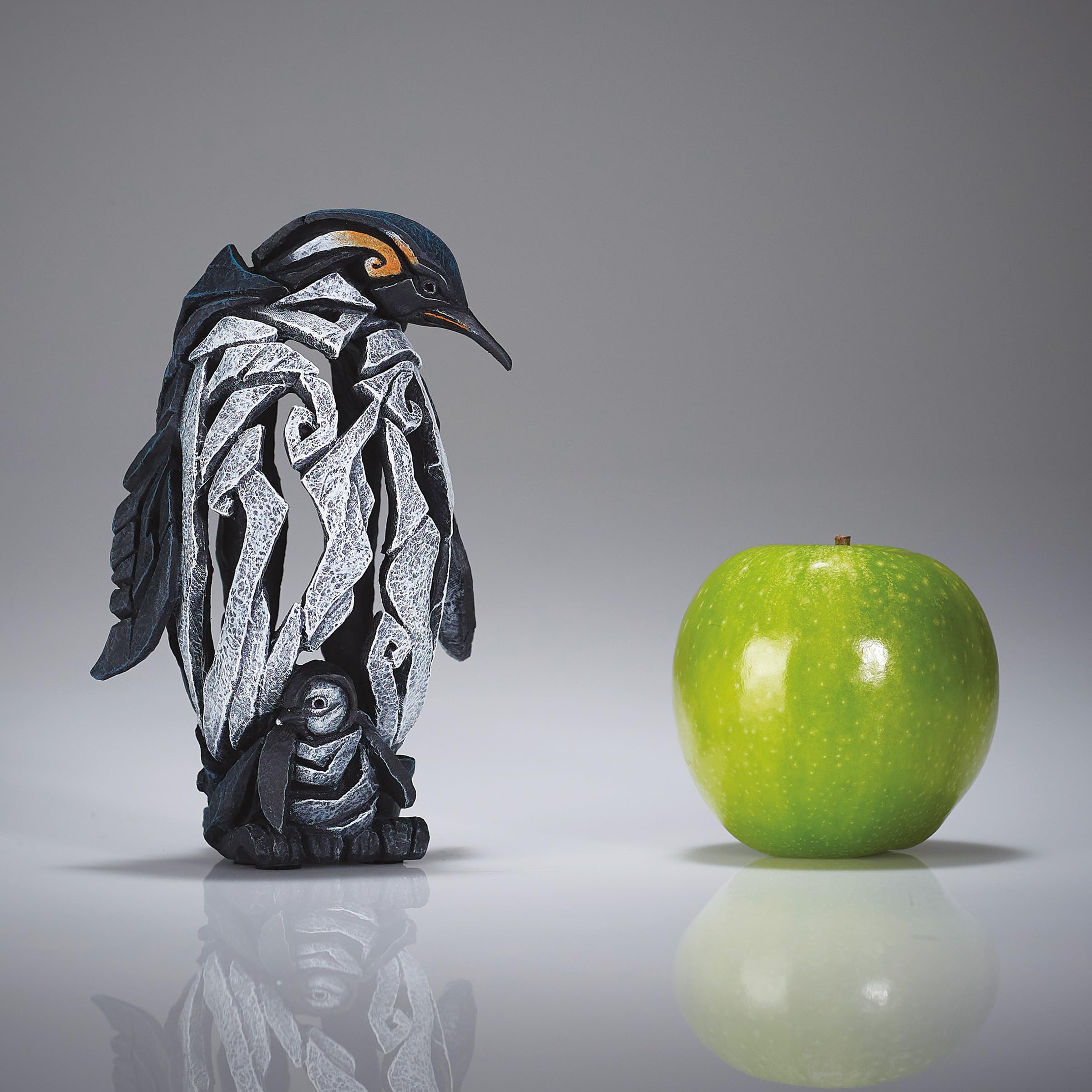 Enesco Edge Sculpture - Statuetta in miniatura a forma di pinguino in piedi con bambino, 14 cm, multicolore