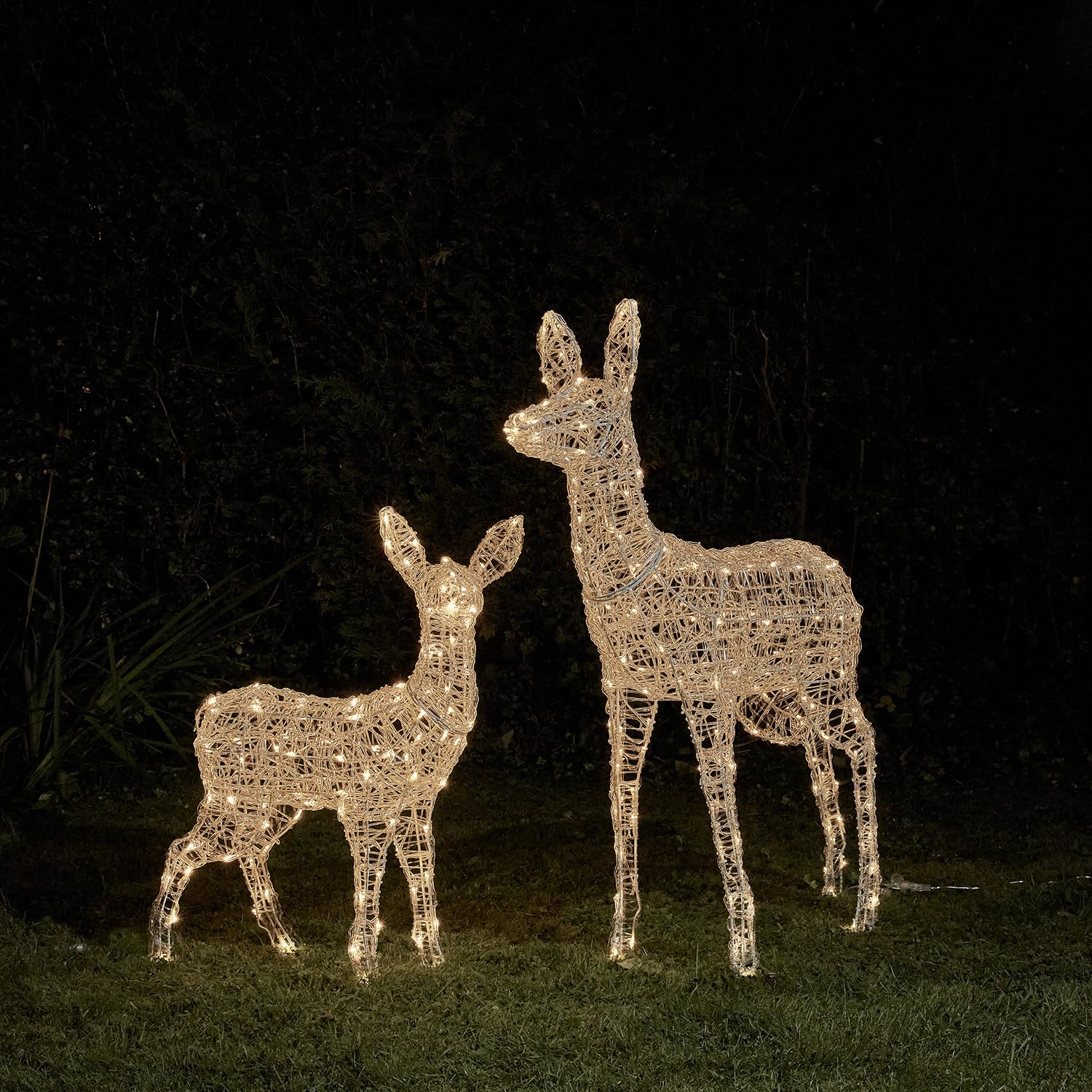 Lights4fun Set 3 in 1 Swinsty LED renna figure madre e bambino funzionamento a batteria timer illuminazione natalizia per esterni e interni