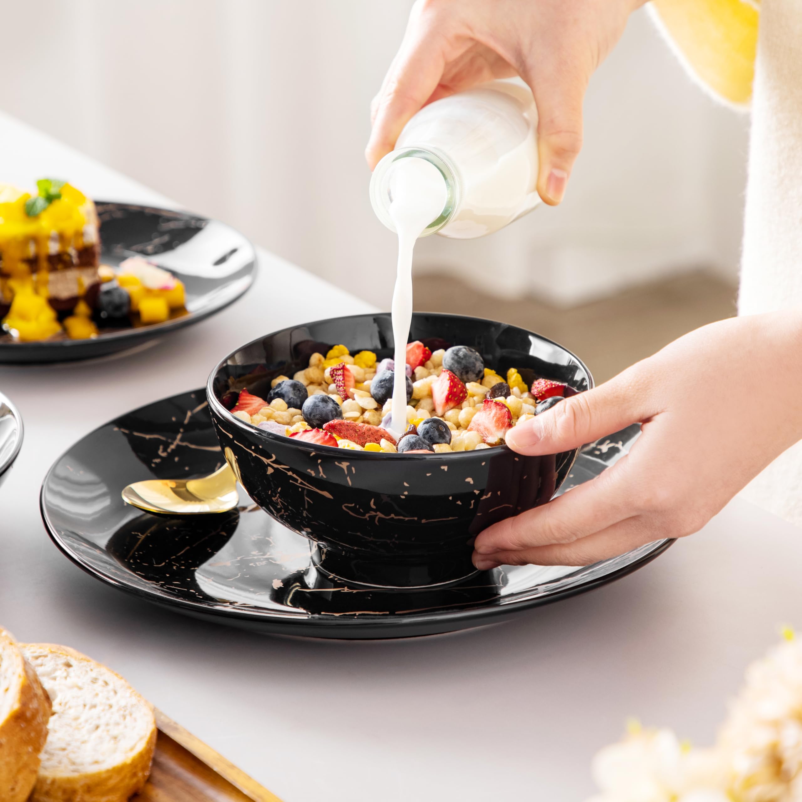LOVECASA Tafelservice porzellan, Serie Daphne, SWEET 24-teiliges Kombiservice Set, Ess Geschirrset mit Goldspritzer Design, Speiseteller, Dessertteller, Müslischalen und Suppenteller für 6 Personen