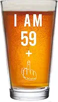 59 + Presentes de aniversário de 60 anos de um dedo médio para homens e mulheres copo de cerveja - presentes engraçados de 60 anos - copos de 473 ml suprimentos de decoração de festa - ideias de