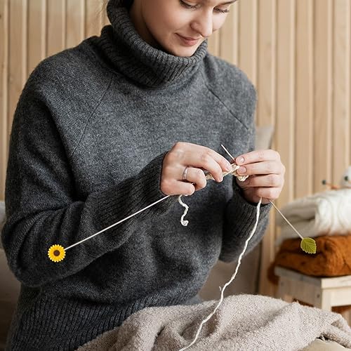 Miniatura 7 de ZEYIYER 16 tapones de aguja de tejer, protectores de punta de aguja de tejer de silicona, lindas tapas de aguja de punto de margarita y hojas,