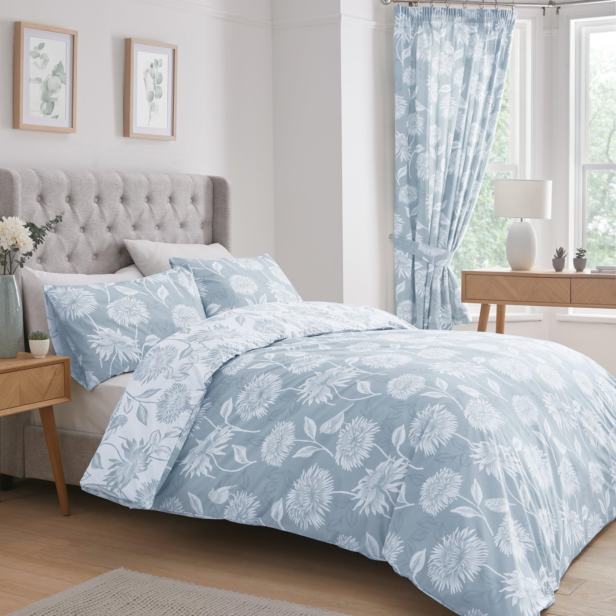 Dreams & DrapesBlue Chrysanthemum Duvet Cover - Double Size Reversible (2 Colours) - Easy Care & Washable - Light Blue Floral Bedding - Flower Duvet Cover Sets