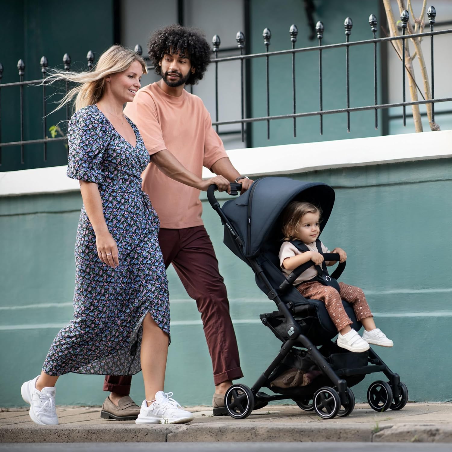 Maxi-Cosi Lara2 Wózek dziecięcy, 0–4 lata, 0–22 kg, Wózek spacerowy, Lekki wózek, 3 pozycje, Pozycja płaska, Automatyczne składanie, Pasek na ramię, Essential Black