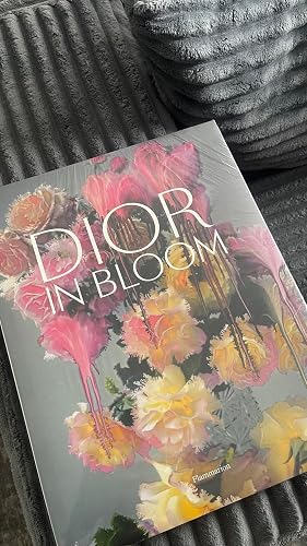 Dior -  Dior in Bloom ハードカバー(洋書) Amazon | Dior in Bloom: For the Love of Flowers | Hanover, Jérôme