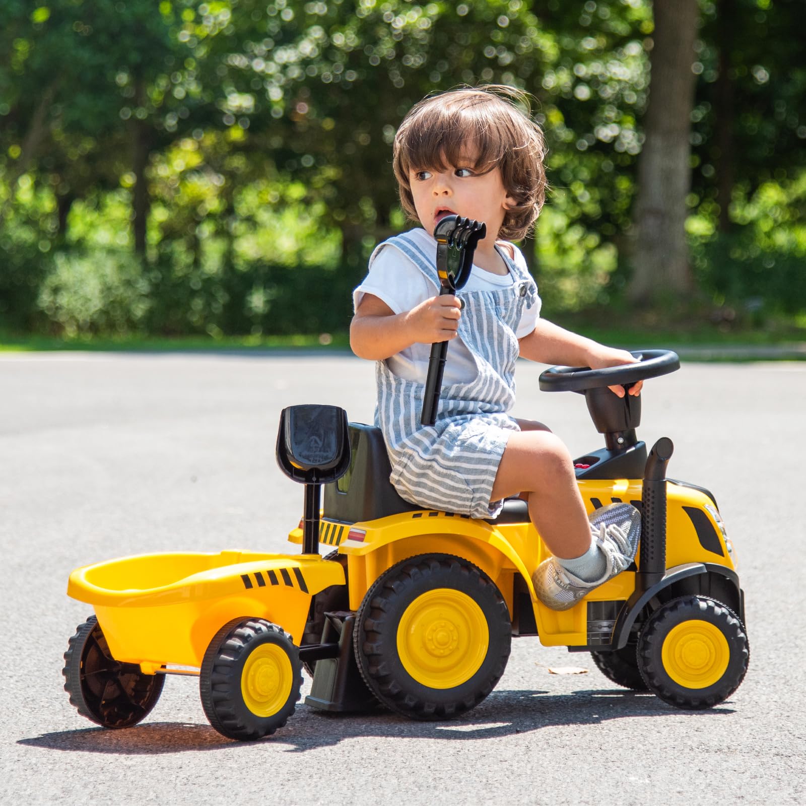 COSTWAY Rutschauto mit abnehmbarem Anhänger, Rutscher Traktor mit Schaufel & Rechen, Rutschfahrzeug mit Hupe, Motorsound & LED-Leuchten, für Kinder ab 1 Jahr