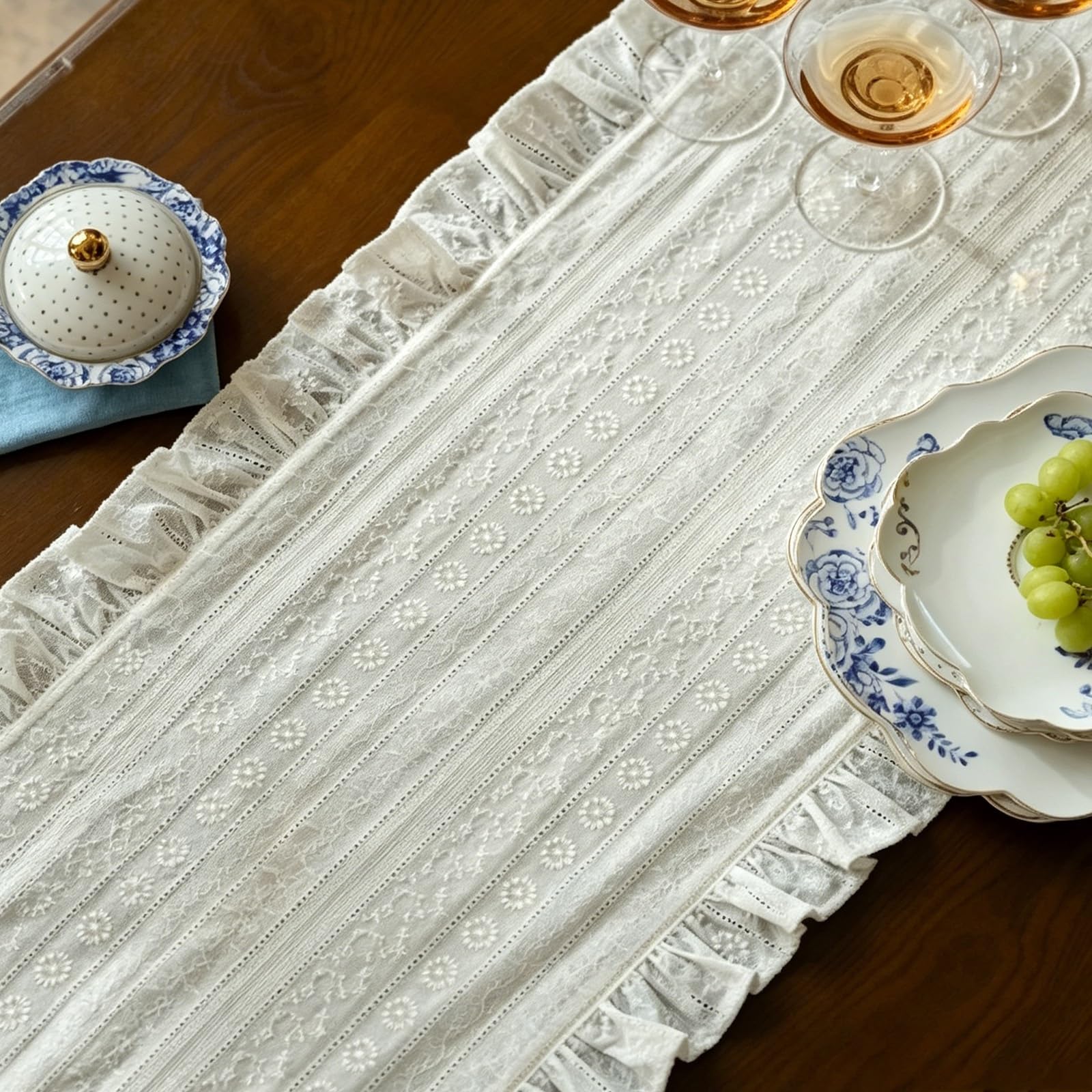 Cremefarbener Tischläufer,Stoff mit Baumwollspitzenstickerei,Langer Tischläufer als Wohnzimmerdekoration,Geeignet für TV-Lowboards und Esstische(40x250cm/15.7x98.4in)