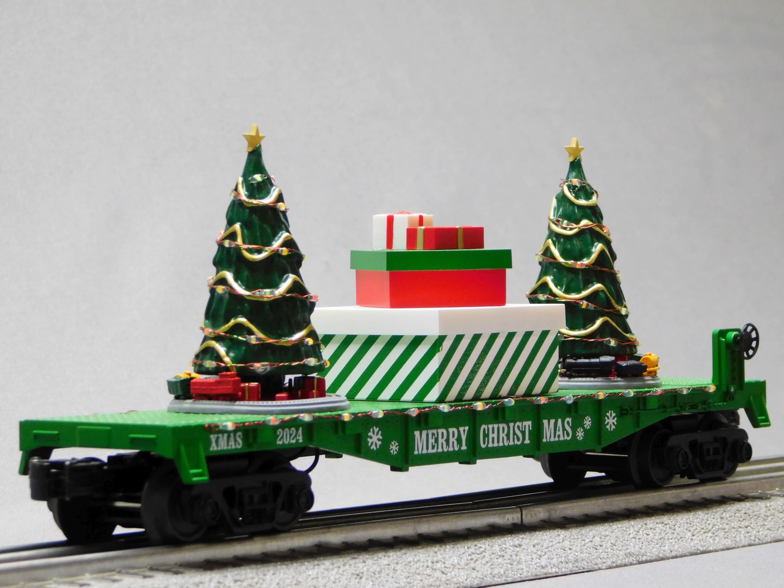 M.T.H. Electric Trains MTH RAILKING Christmas Green Flat CAR W/Lighted Christmas Trees 30-76923