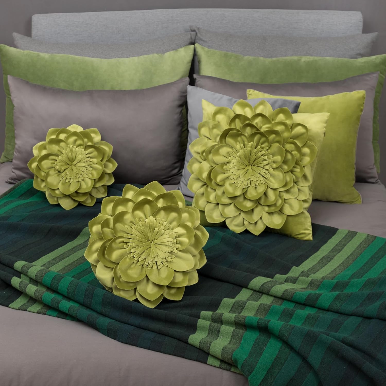 OiseauVoler Decorative 3D Flower Throw Pillow Covers Handmade Pillowcases for Sofa Bed Home Room Decor 18 x 18 Inch Green