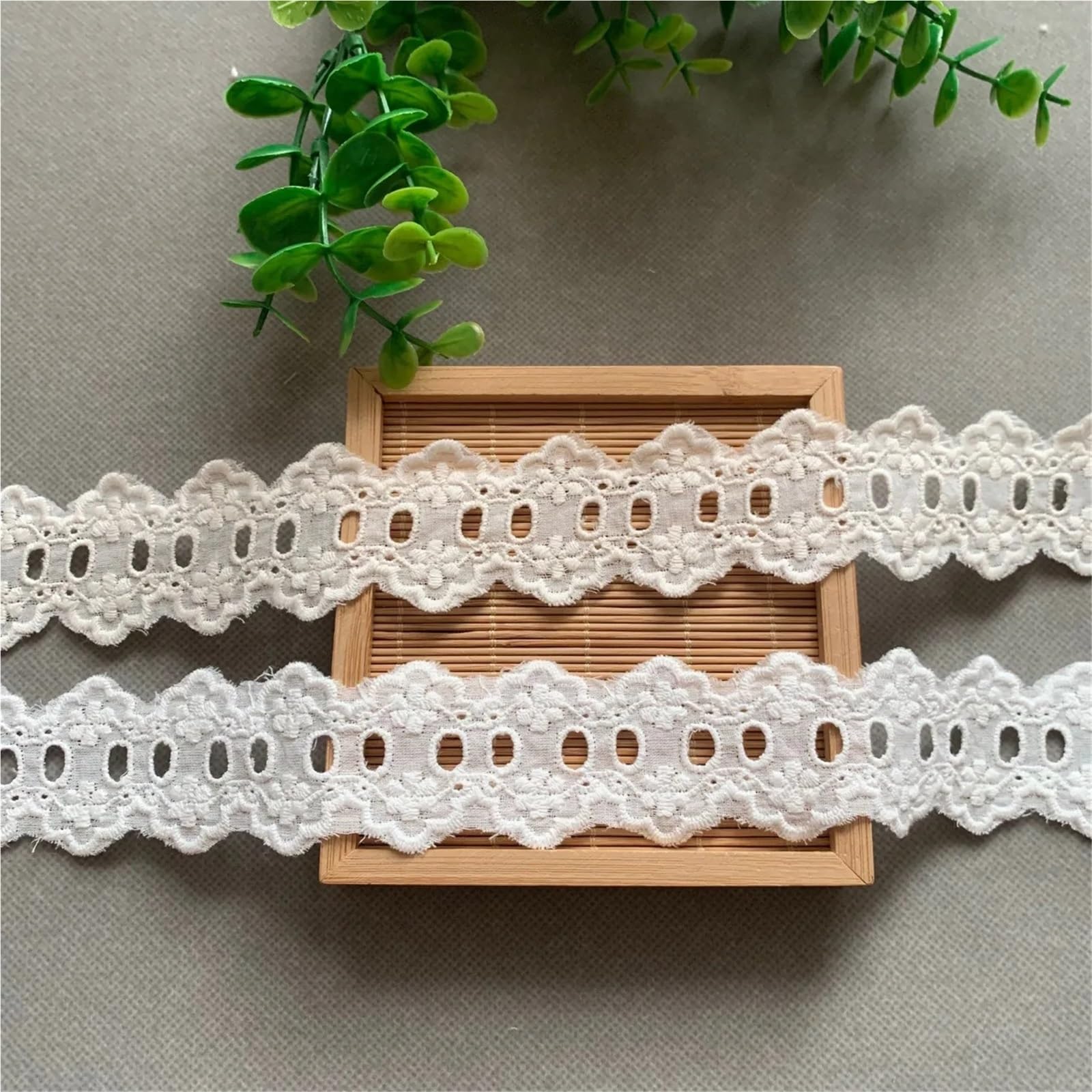 Cinta De Encaje De Algodón Con Ojales 5 yardas 3,4 cm de ancho flor algodón encaje decoración ropa bordado hueco puro puede pasar cinta perforada(Paper white,14-15yards price)