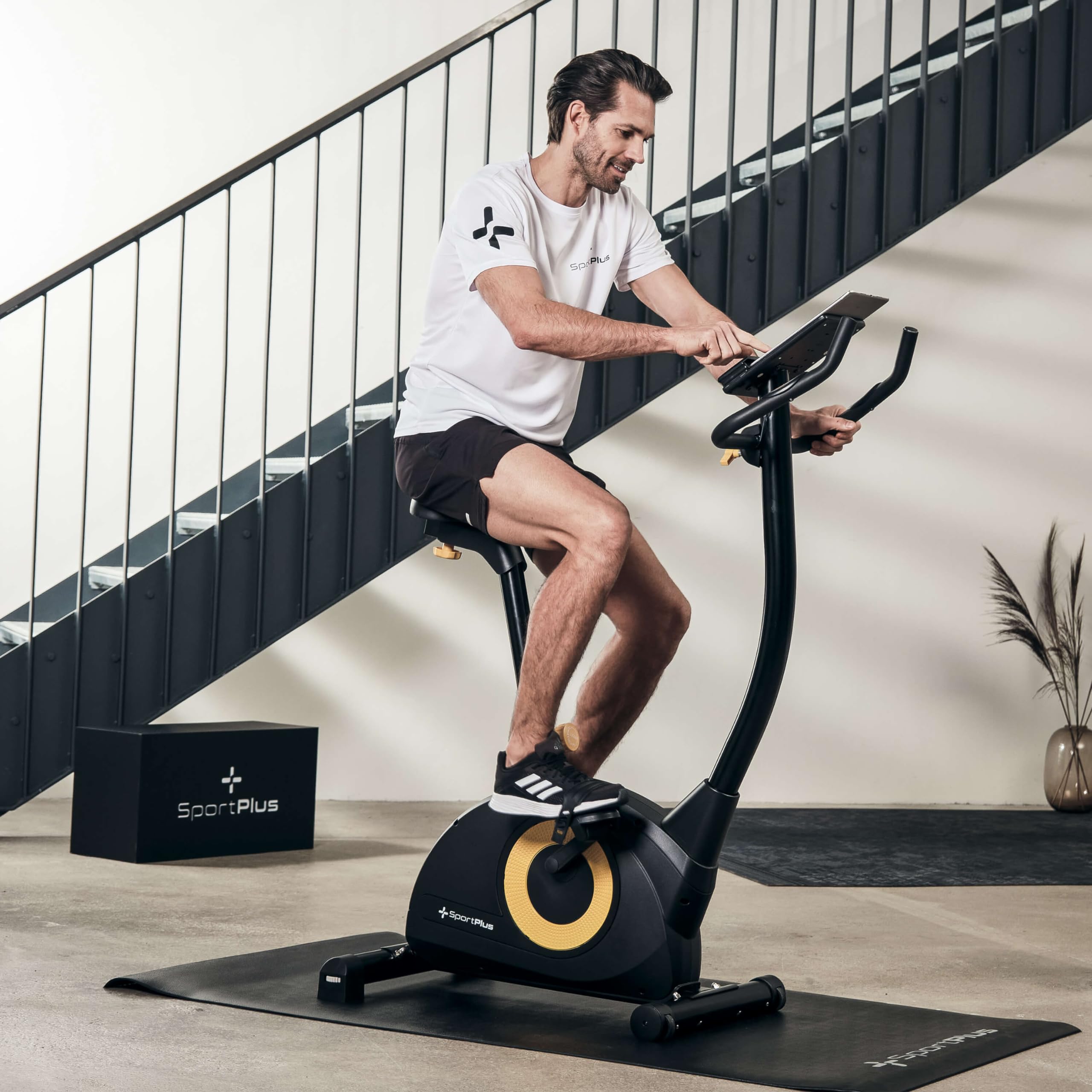 SportPlus Cyclette COMPATTA, 24 livelli di resistenza, cardiofrequenzimetro integrato e compatibilità con le app, Home Fitness